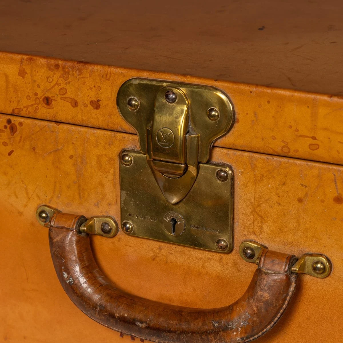 PUSHKINS.COM - D11874 - 20thC LOUIS VUITTON DRESSING CASE IN COW HIDE LEATHER, FRANCE - 32.jpg