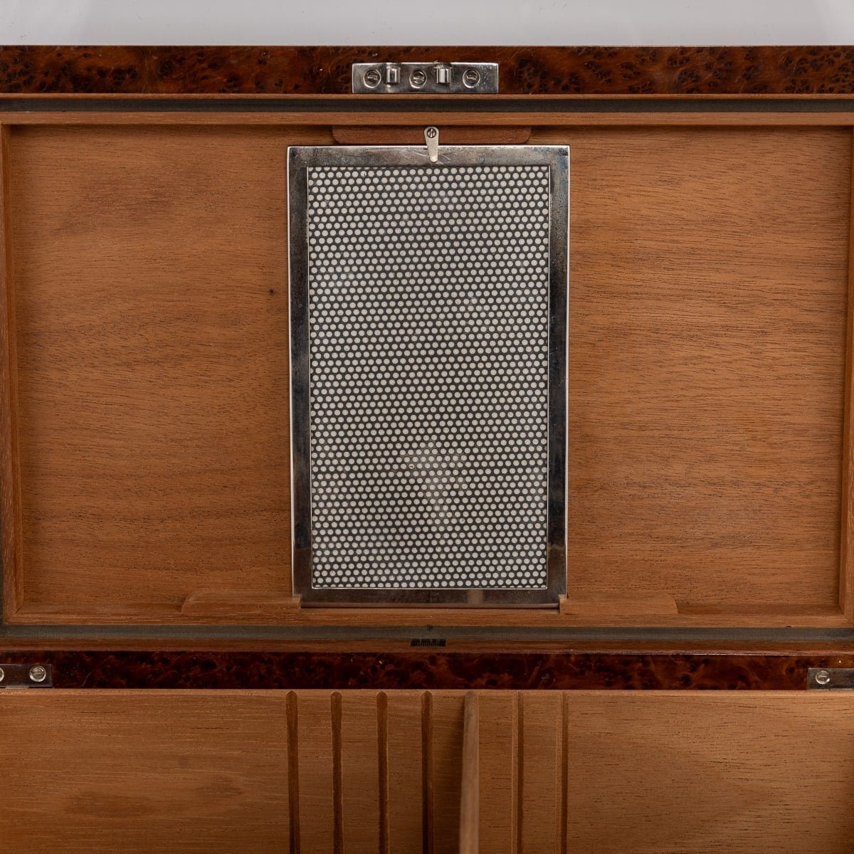 PUSHKINS.COM - B11242 - VINTAGE 20thC ART DECO BURR WALNUT CIGAR HUMIDOR BY DUNHILL, ENGLAND c.1930 - 15.jpg