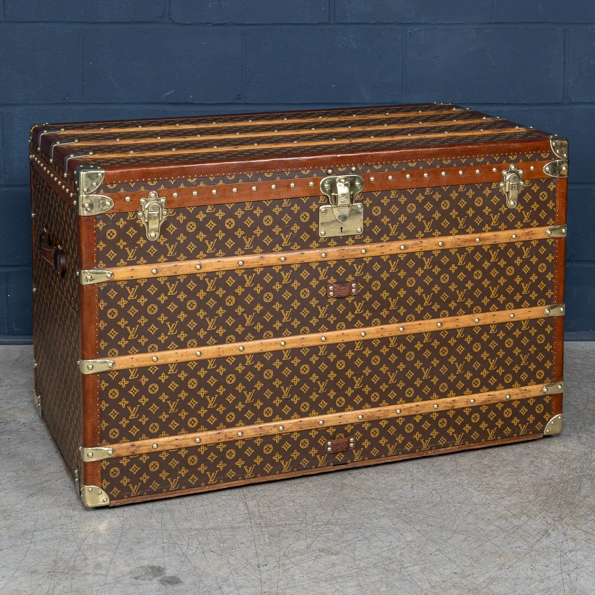PUSHKINS.COM - B11431dw - ANTIQUE 20thC LOUIS VUITTON %22MALLE HAUTE%22 IN MONOGRAM CANVAS, FRANCE c.1920 - 03.jpg