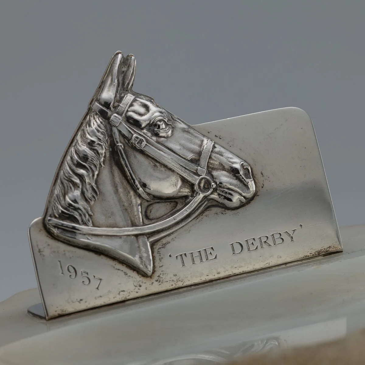 PUSHKINS.COM - J12216 - VINTAGE 20thC ENGLISH SOLID SILVER & AGATE HORSE RACING THEMED ASHTRAY c.1956 - 07.jpg