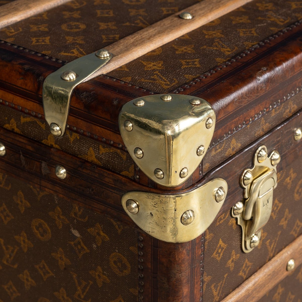 PUSHKINS.COM - B11232h - ANTIQUE 20thC LOUIS VUITTON MALLE HAUTE TRUNK IN MONOGRAM CANVAS, FRANCE c.1910 - 35.jpg
