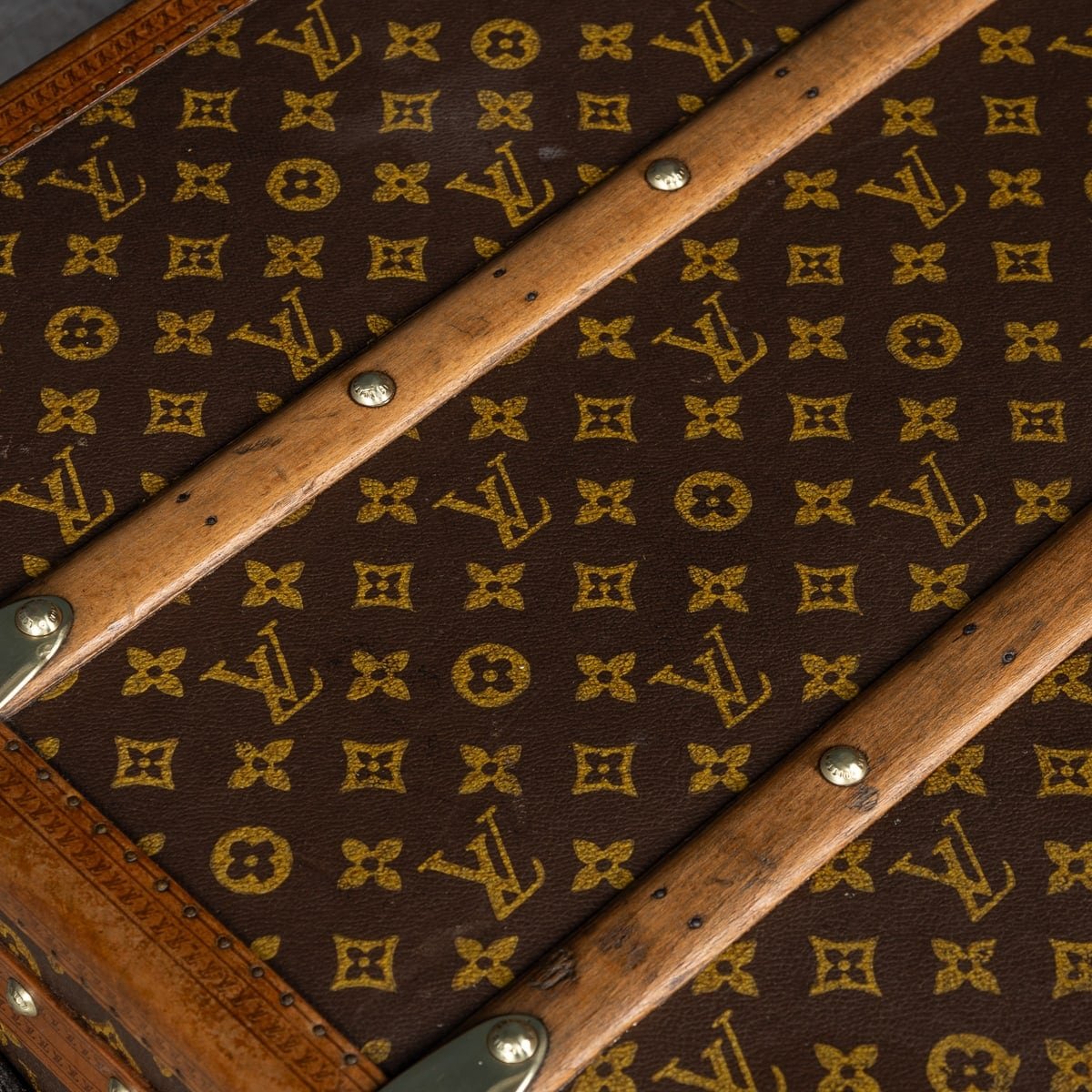 PUSHKINS.COM - B11233d - 20thC LOUIS VUITTON CABIN TRUNK IN MONOGRAM CANVAS, FRANCE c.1930 - 31.jpg
