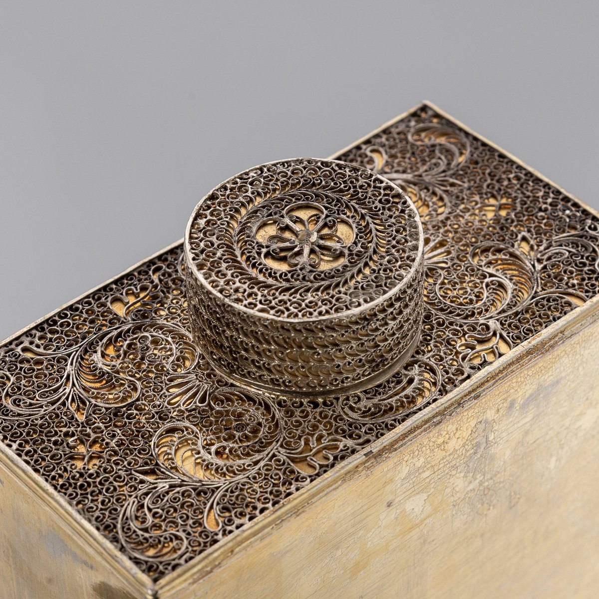 PUSHKINS.COM - J11070 - ANTIQUE 17thC INDO-PORTUGUESE SOLID SILVER FILIGREE TEA CHEST, GOA c.1680 - 15.jpg