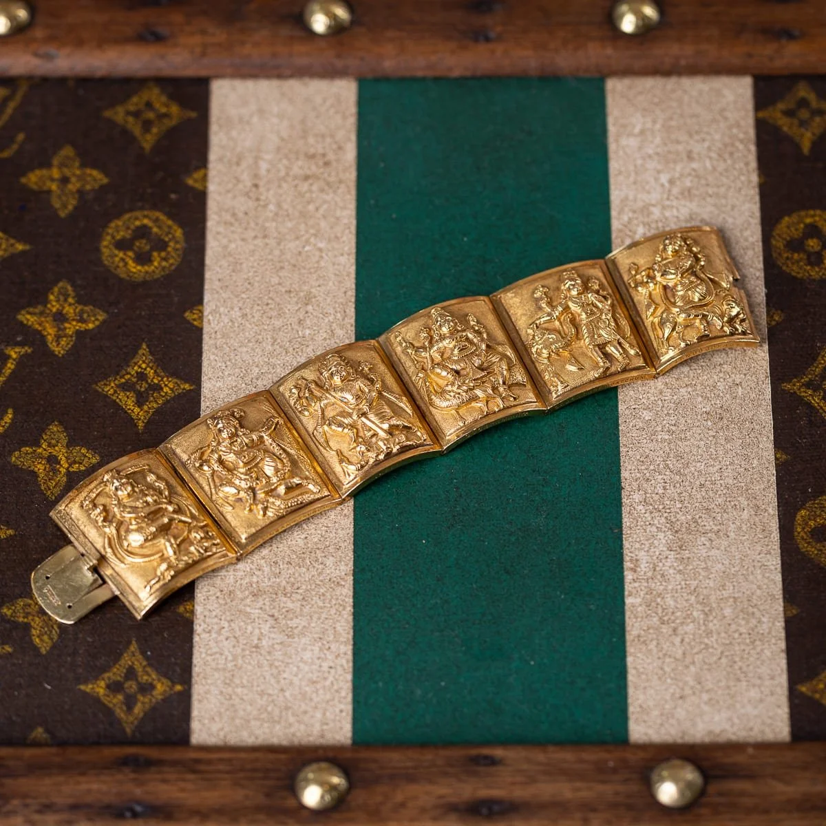 PUSHKINS.COM - A00131 -ANTIQUE 19thC INDIAN SOLID 22K GOLD BRACELET, P ORR & SONS, MADRAS c.1880 - 05.jpg