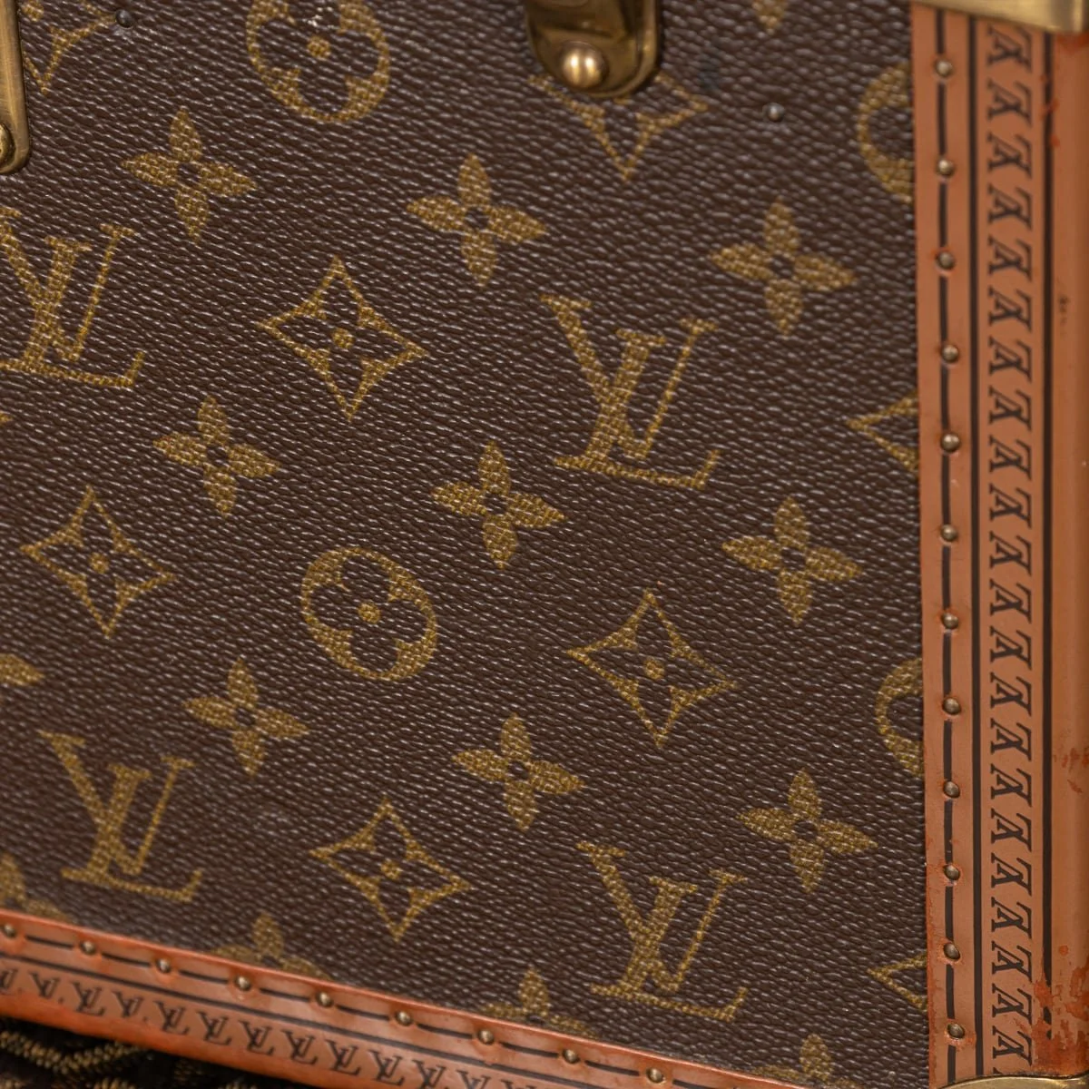 PUSHKIN'S - MID 20thC LOUIS VUITTON VANITY CASE IN MONOGRAM CANVAS, MADE IN FRANCE c.1960 - 21.jpg