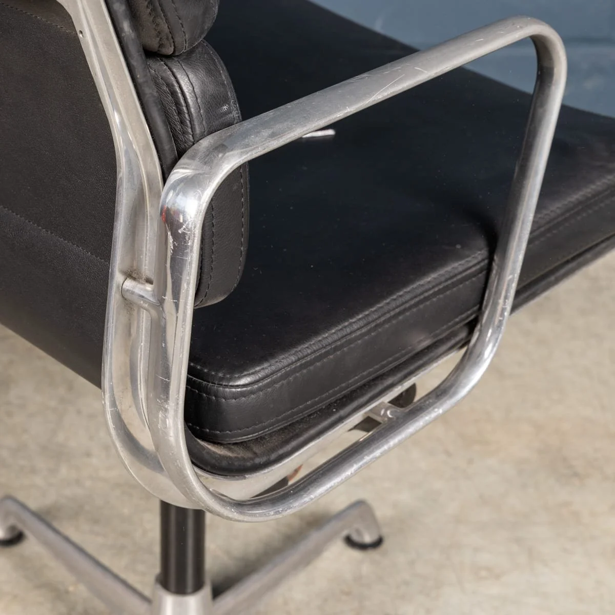PUSHKINS.COM - B12279d - VINTAGE 20thC EA217 CHAIR IN BLACK LEATHER BY CHARLES & RAY EAMES FOR ICF - 19.jpg