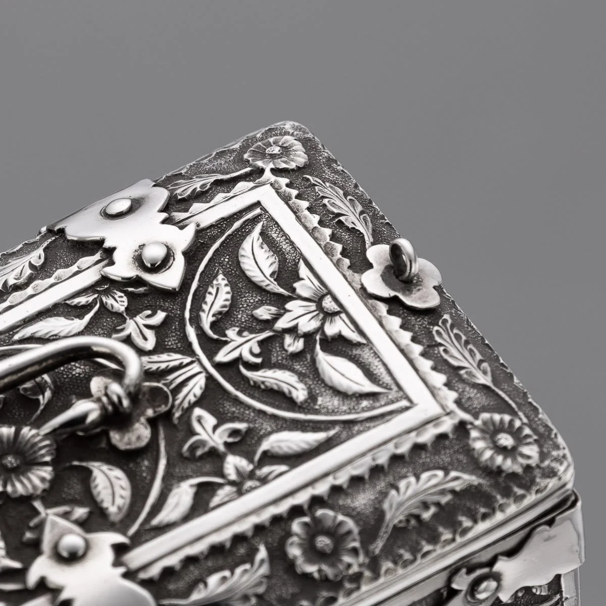 PUSHKINS.COM - J12121 - ANTIQUE 19thC INDIAN MADRAS SOLID SILVER CASKET c.1890 - 14.jpg