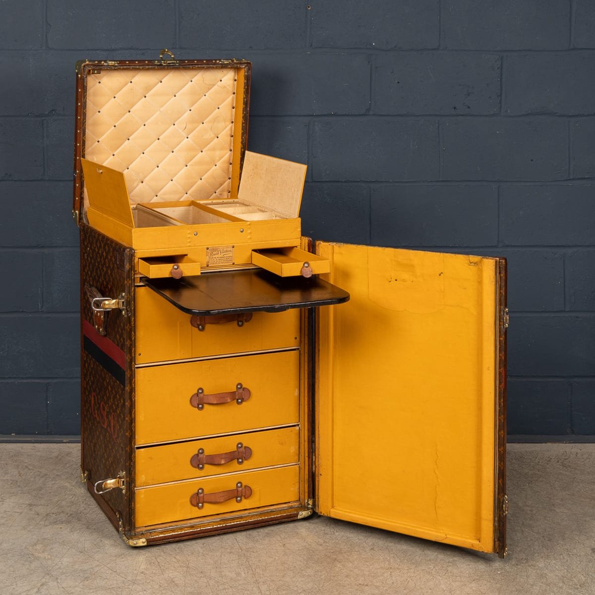 PUSHKINS.COM - B11871 - ANTIQUE 20thC LOUIS VUITTON 'MALLE SECRETAIRE' DESK TRUNK IN MONOGRAM CANVAS - 15.jpg