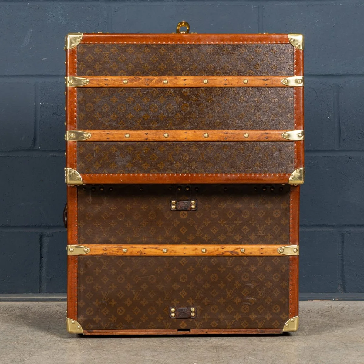 PUSHKINS.COM - B12252w - ANTIQUE 20thC LOUIS VUITTON SHOE TRUNK IN MONOGRAM CANVAS, FRANCE c.1920 - 12.jpg