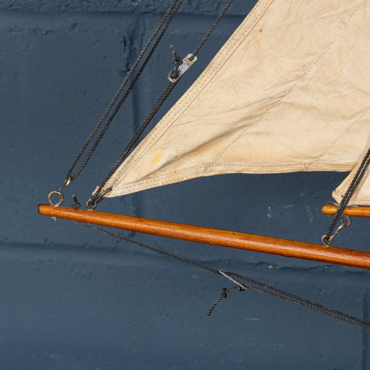 PUSHKINS.COM - B11425 - VINTAGE 20thC ENGLISH GAFF RIGGED %22J CLASS%22 POND YACHT c.1930 - 17.jpg