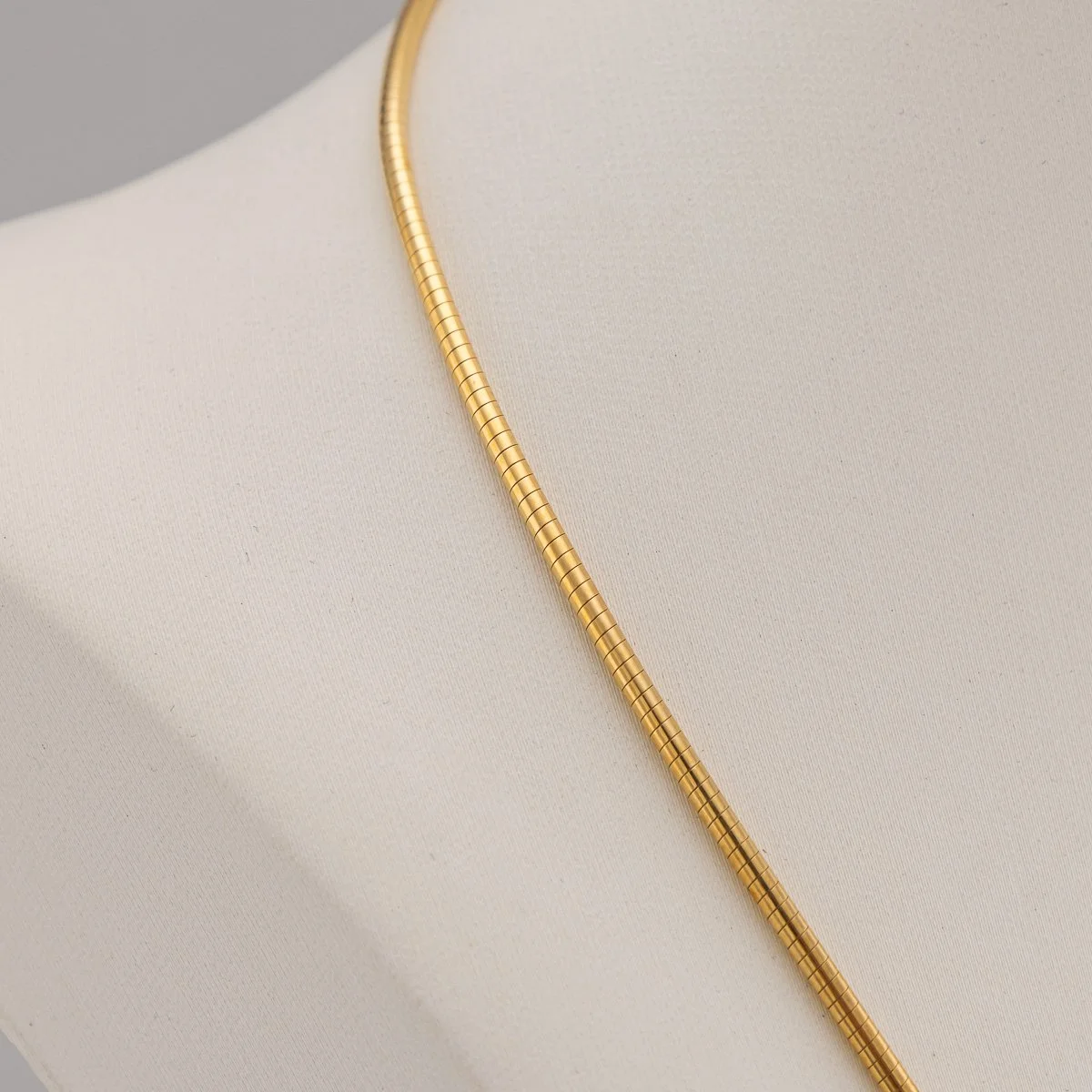 PUSHKINS.COM - C11736 - VINTAGE 20thC 18K GOLD & 15 CARAT+ BI-COLOUR TOURMALINE CHOKER NECKLACE - 06.jpg