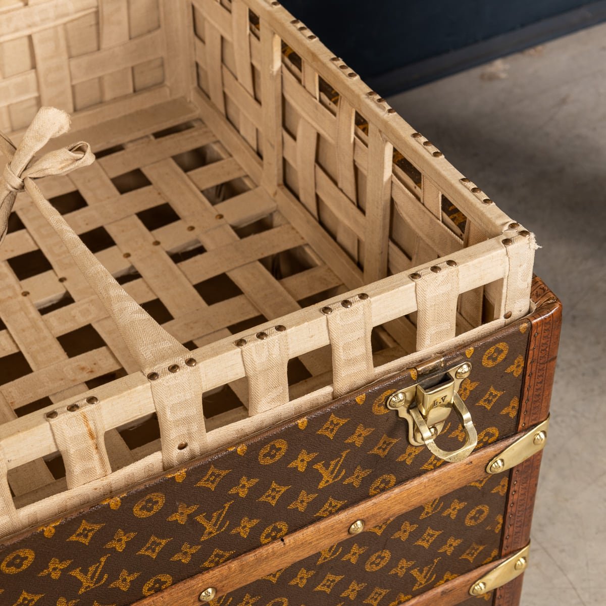 PUSHKIN'S - ANTIQUE 20thC LOUIS VUITTON TRUNK IN MONOGRAM CANVAS, FRANCE c.1910 - 39.jpg