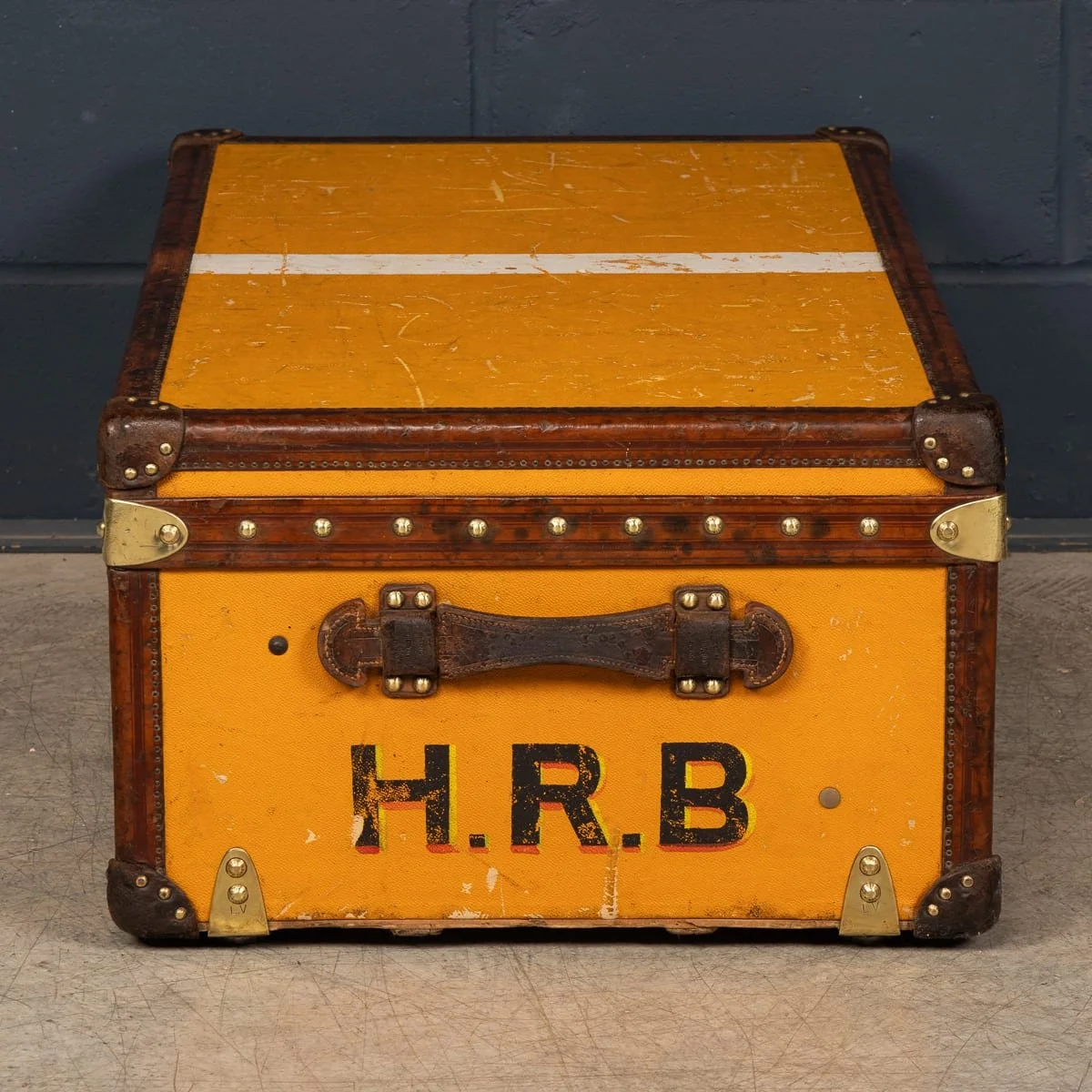 PUSHKINS.COM - B11872 - ANTIQUE 20thC LOUIS VUITTON CABIN TRUNK IN ORANGE VUITTONITE CANVAS c.1905 - 07.jpg