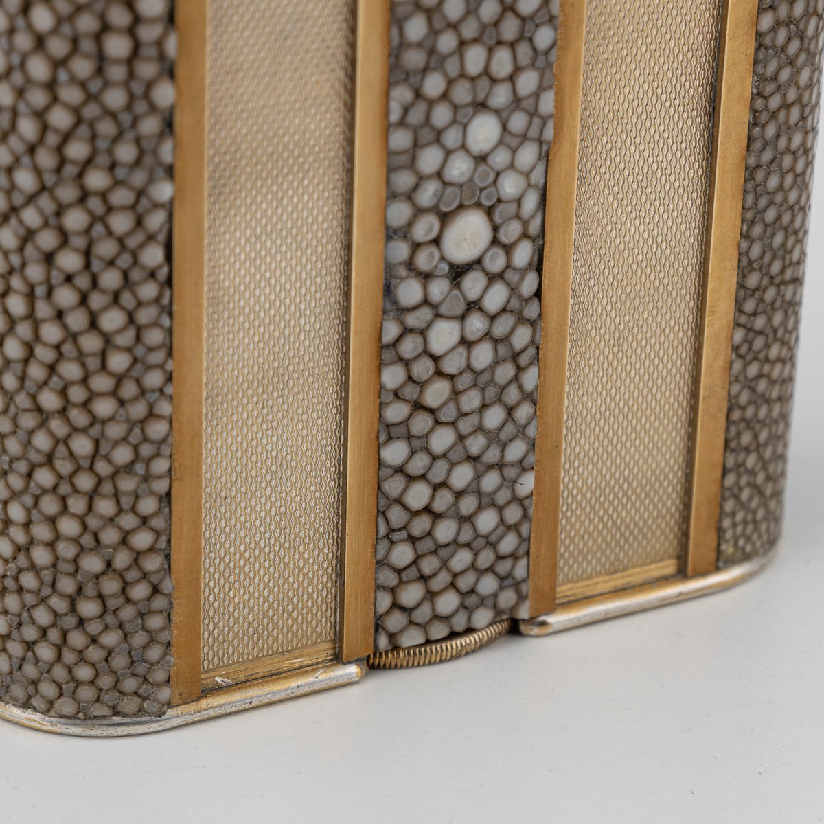 PUSHKINS.COM - D11365 - 20thC SHAGREEN & GOLD ENGINE TURNED PANELLED DUNHILL TABLE LIGHTER c.1950 - 14.jpg