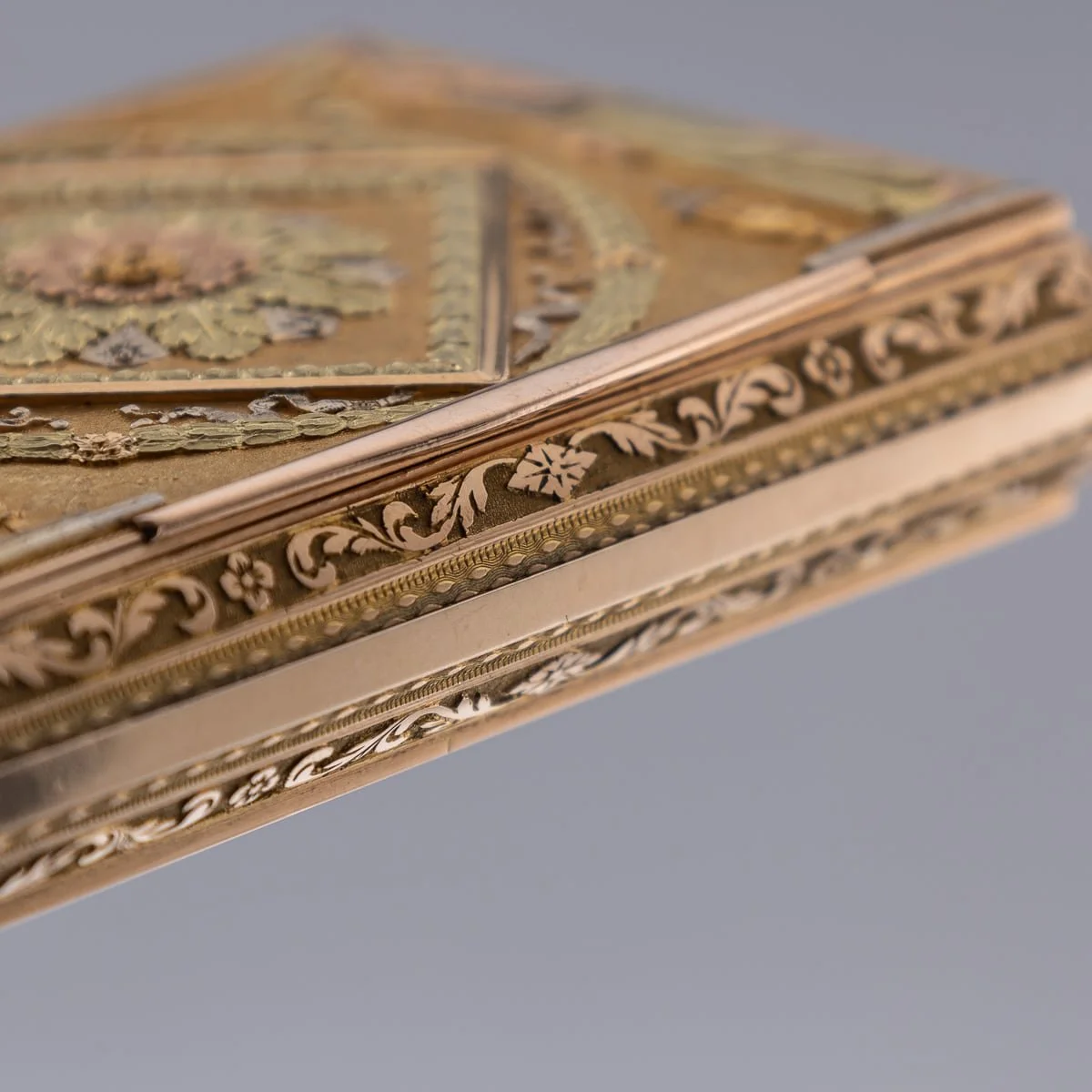 PUSHKIN'S - ANTIQUE 19thC GERMAN THREE-COLOUR 18k GOLD SNUFF BOX, HANAU c.1820 - 14.jpg