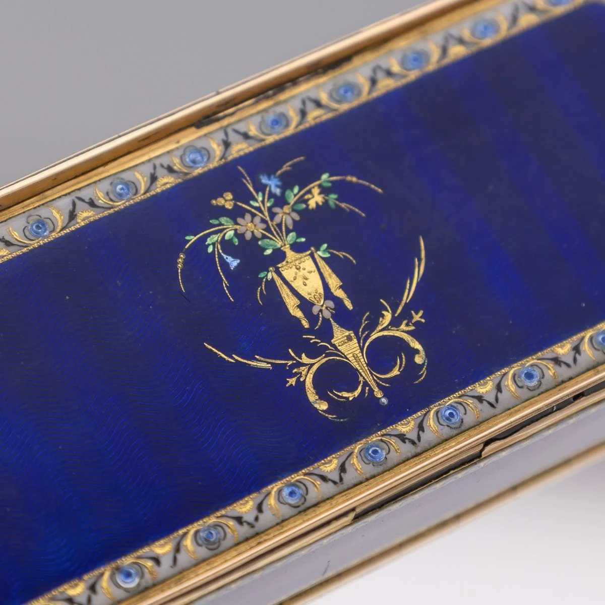 PUSHKINS.COM - A00129 - ANTIQUE 19thC GERMAN 18K GOLD & ENAMEL SNUFF BOX, HANAU c.1820 - 22.jpg