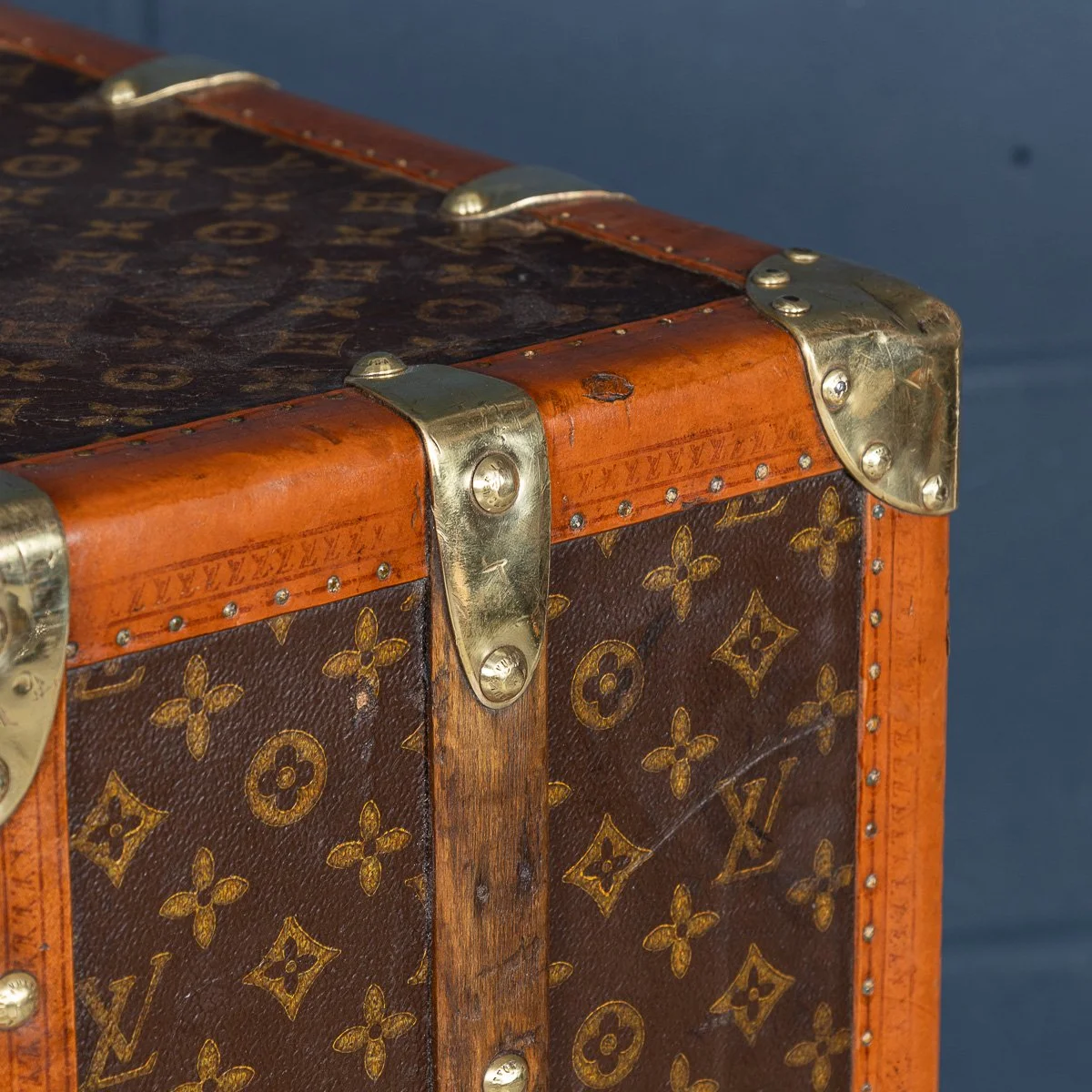 PUSHKINS.COM - B11504d - ANTIQUE 20thC LOUIS VUITTON HAT TRUNK IN WOVEN CANVAS, FRANCE c.1890 - 35.jpg