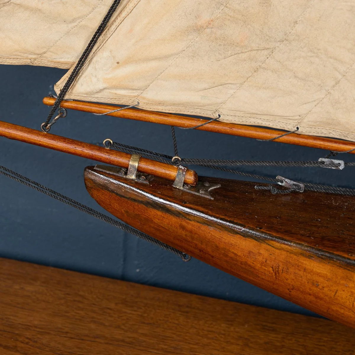 PUSHKINS.COM - B11425 - VINTAGE 20thC ENGLISH GAFF RIGGED %22J CLASS%22 POND YACHT c.1930 - 43.jpg