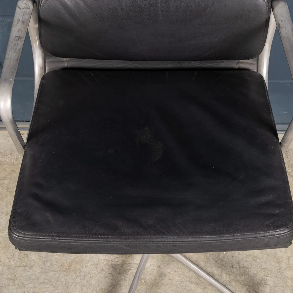 PUSHKINS.COM - B12275d - VINTAGE 20thC EA217 CHAIR IN BLACK LEATHER BY CHARLES & RAY EAMES FOR ICF - 10.jpg