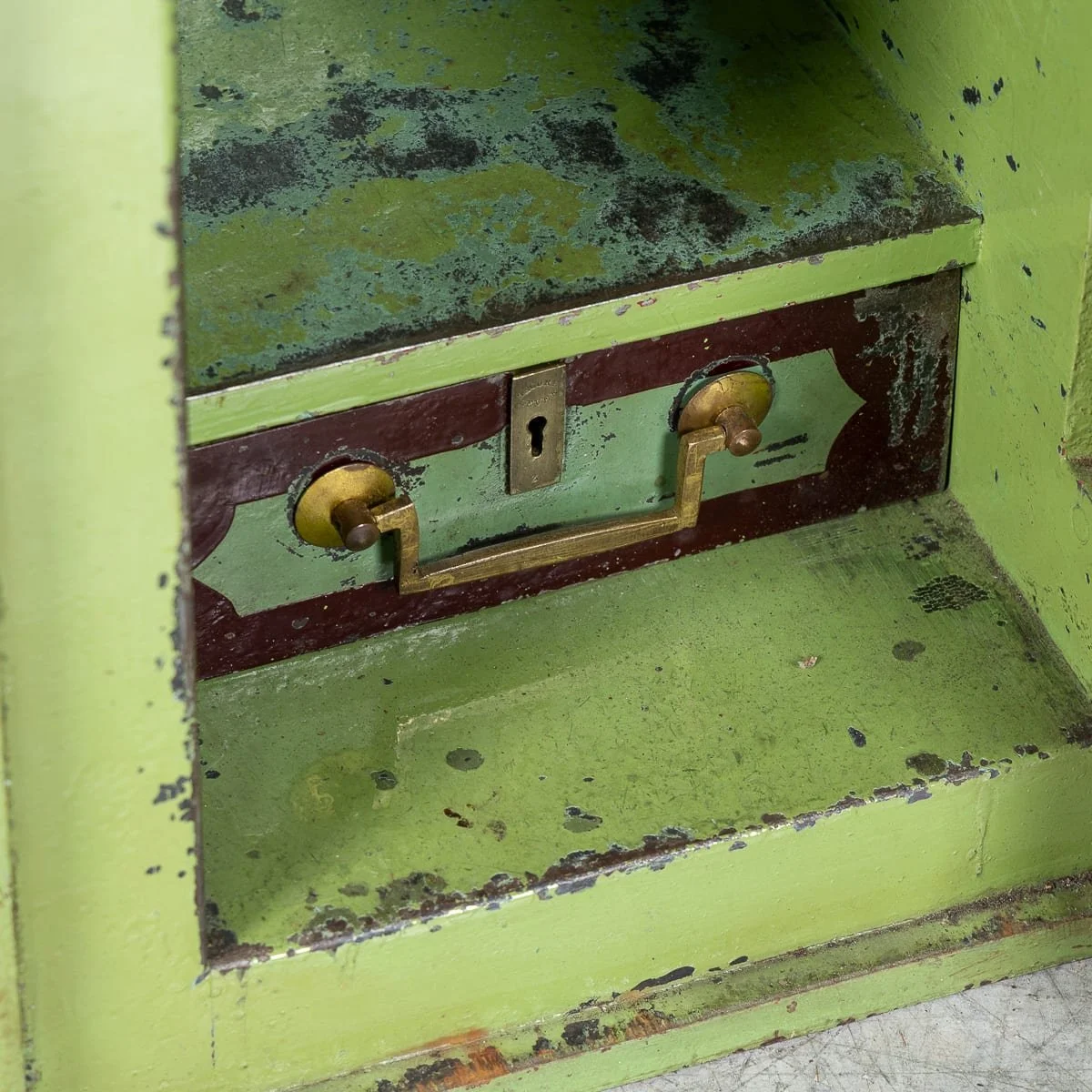 PUSHKINS.COM - B12036 - 20thC ENGLISH CAST IRON FIREPROOF SAFE BY STEPHEN COX & SON, SEDGLEY c.1930 - 09.jpg