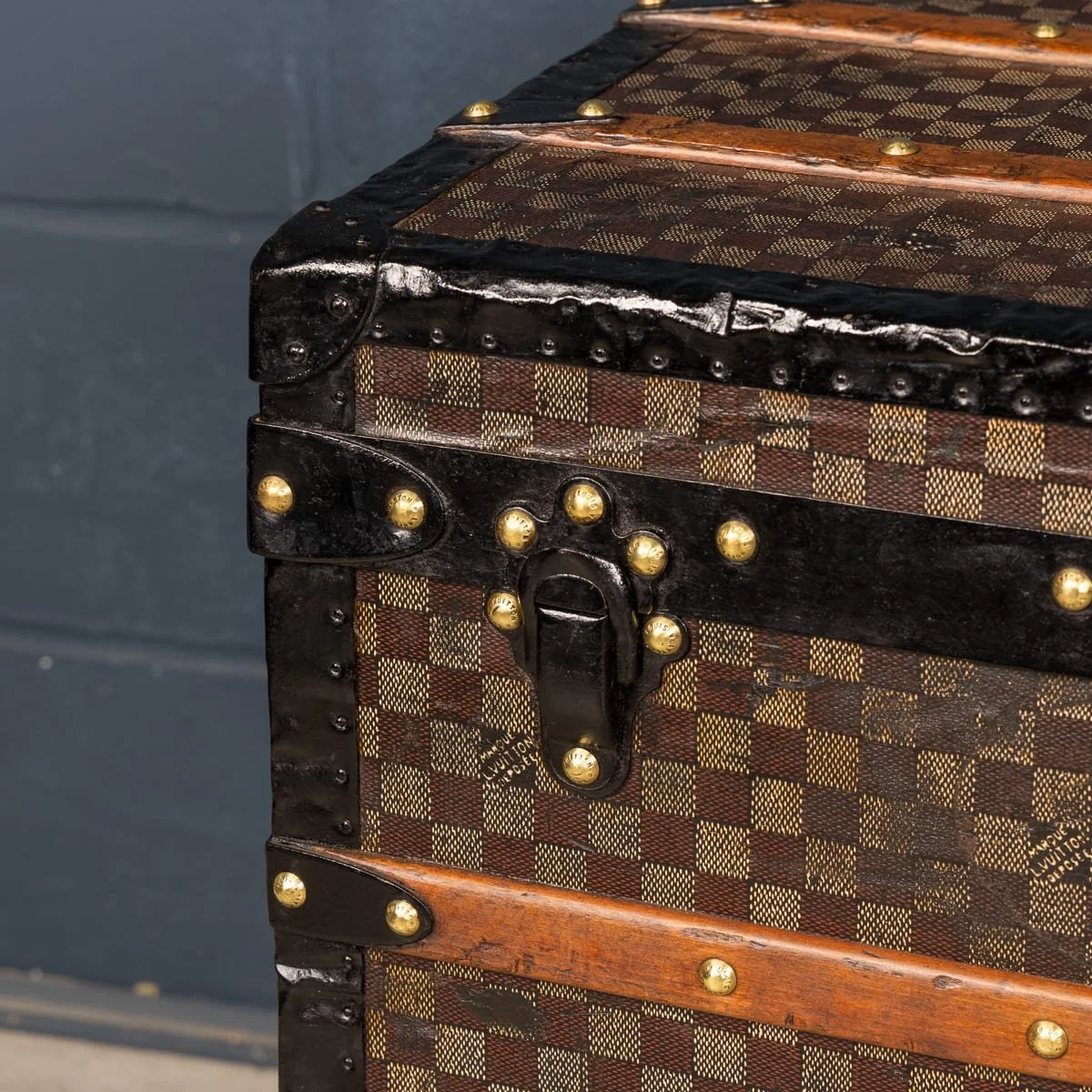 PUSHKINS.COM - B11870 - ANTIQUE 20thC LOUIS VUITTON 'MALLE HAUTE' TRUNK IN DAMIER CANVAS, FRANCE c.1900 - 30.jpg