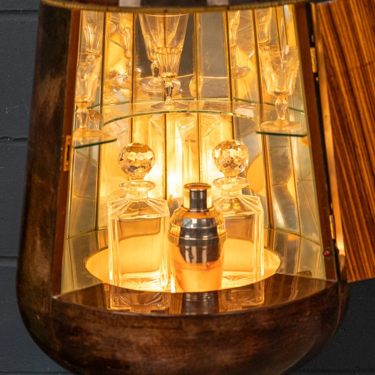 PUSHKINS.COM - B11864 - VINTAGE 20thC ITALIAN ILLUMINATING LACQUERED PARCHMENT BAR CABINET BY ALDO TURA - 05.jpg