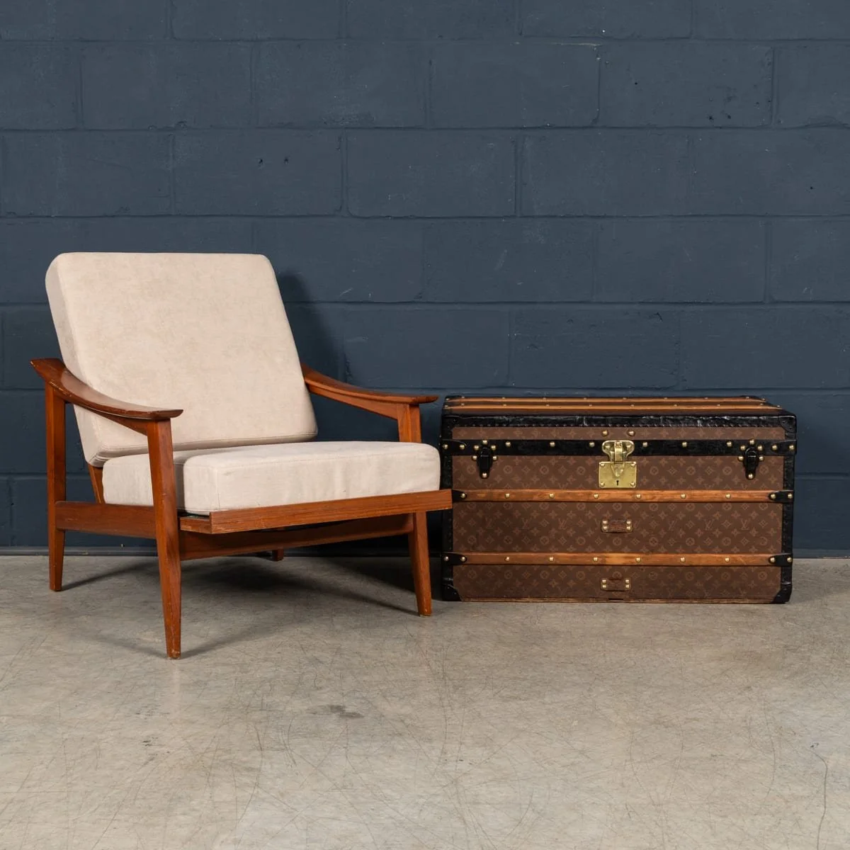 PUSHKINS.COM - B12253w - ANTIQUE 20thC LOUIS VUITTON STEAMER TRUNK IN MONOGRAM CANVAS, FRANCE c.1920 - 04.jpg