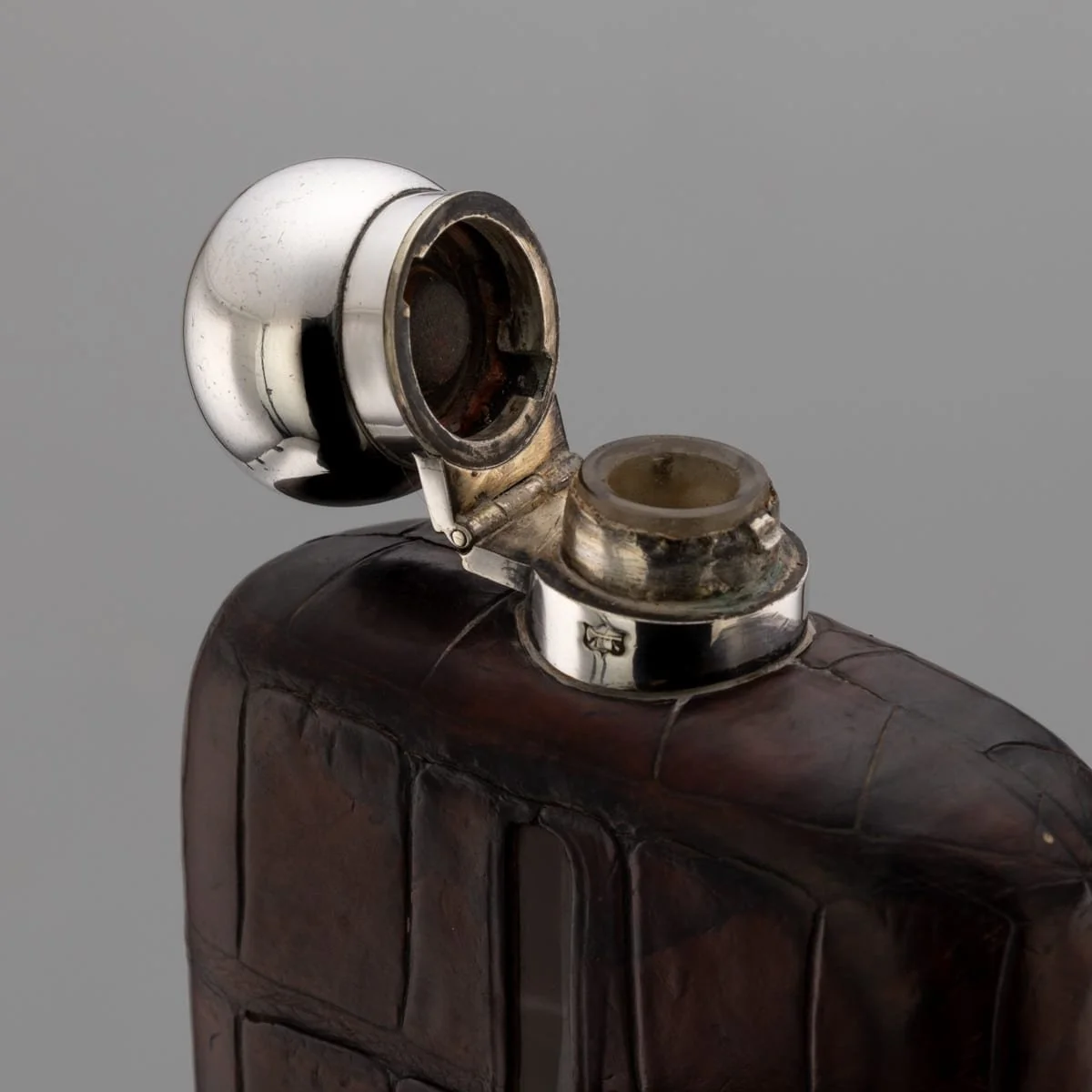 PUSHKINS.COM - B12236 - 20thC SILVER PLATE & CROCODILE LEATHER HIP FLASK BY JAMES DIXON & SON c.1900 - 09.jpg