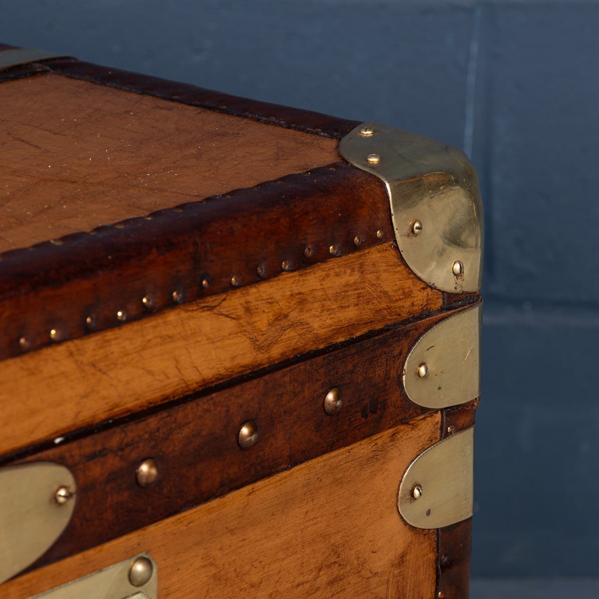 PUSHKINS.COM - B11236 - 20thC LEATHER CLAD ENGLISH ARMY : NAVY STYLE TRUNK - 17.jpg