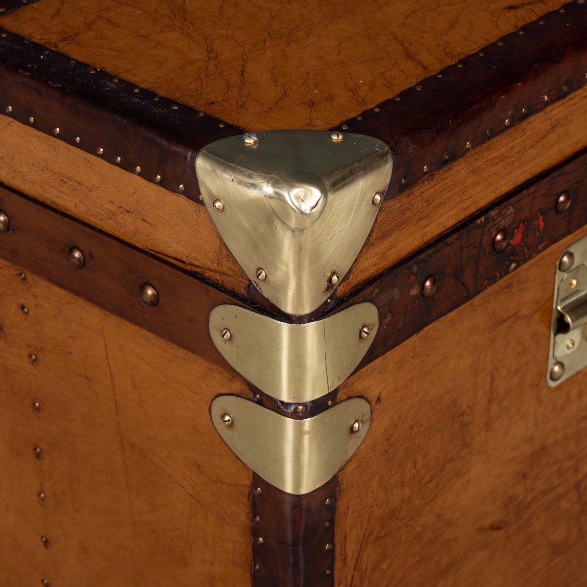 PUSHKINS.COM - B11236 - 20thC LEATHER CLAD ENGLISH ARMY : NAVY STYLE TRUNK - 19.jpg