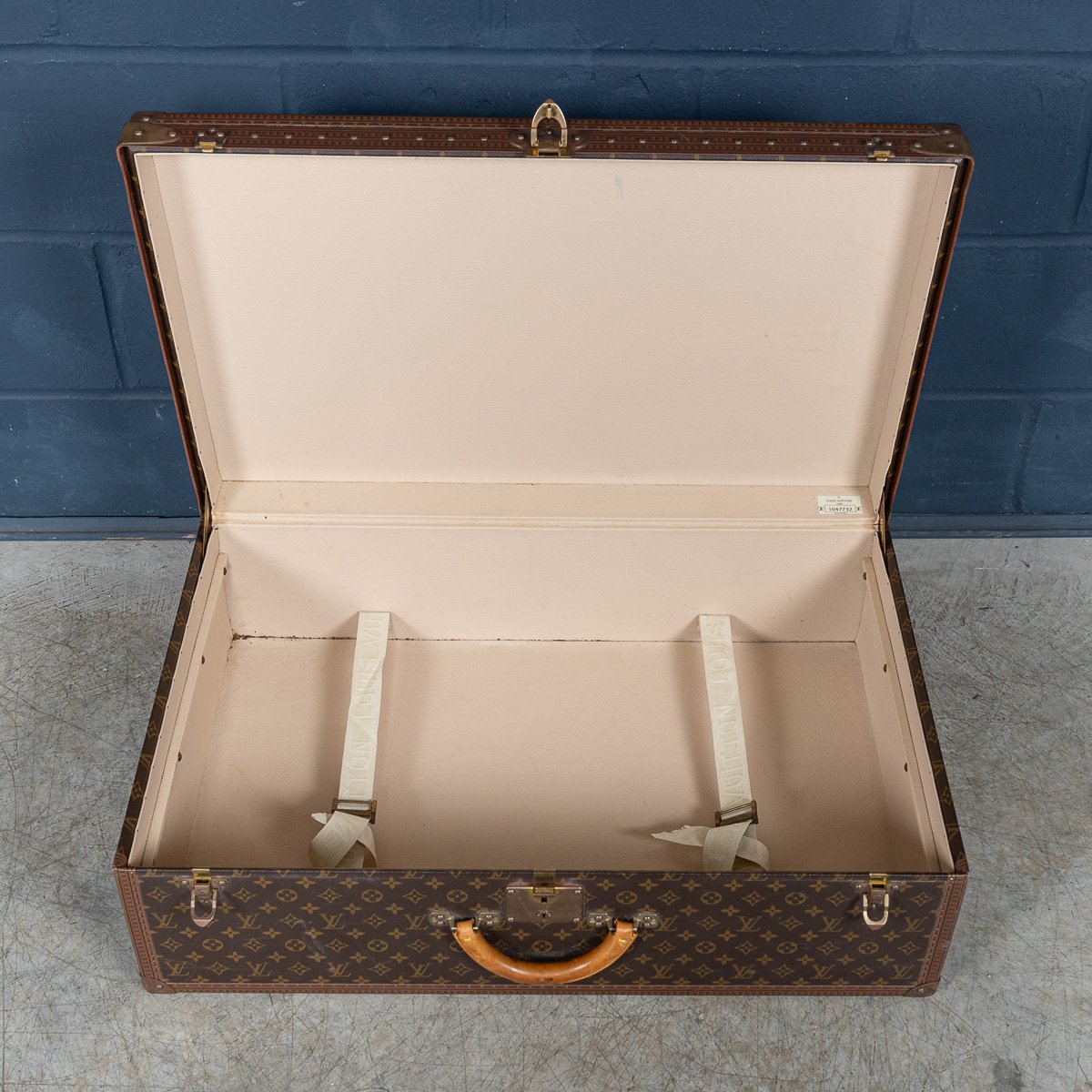 PUSHKINS.COM - B11399 - 20thC LOUIS VUITTON SUITCASE IN MONOGRAM CANVAS, FRANCE - 10.jpg