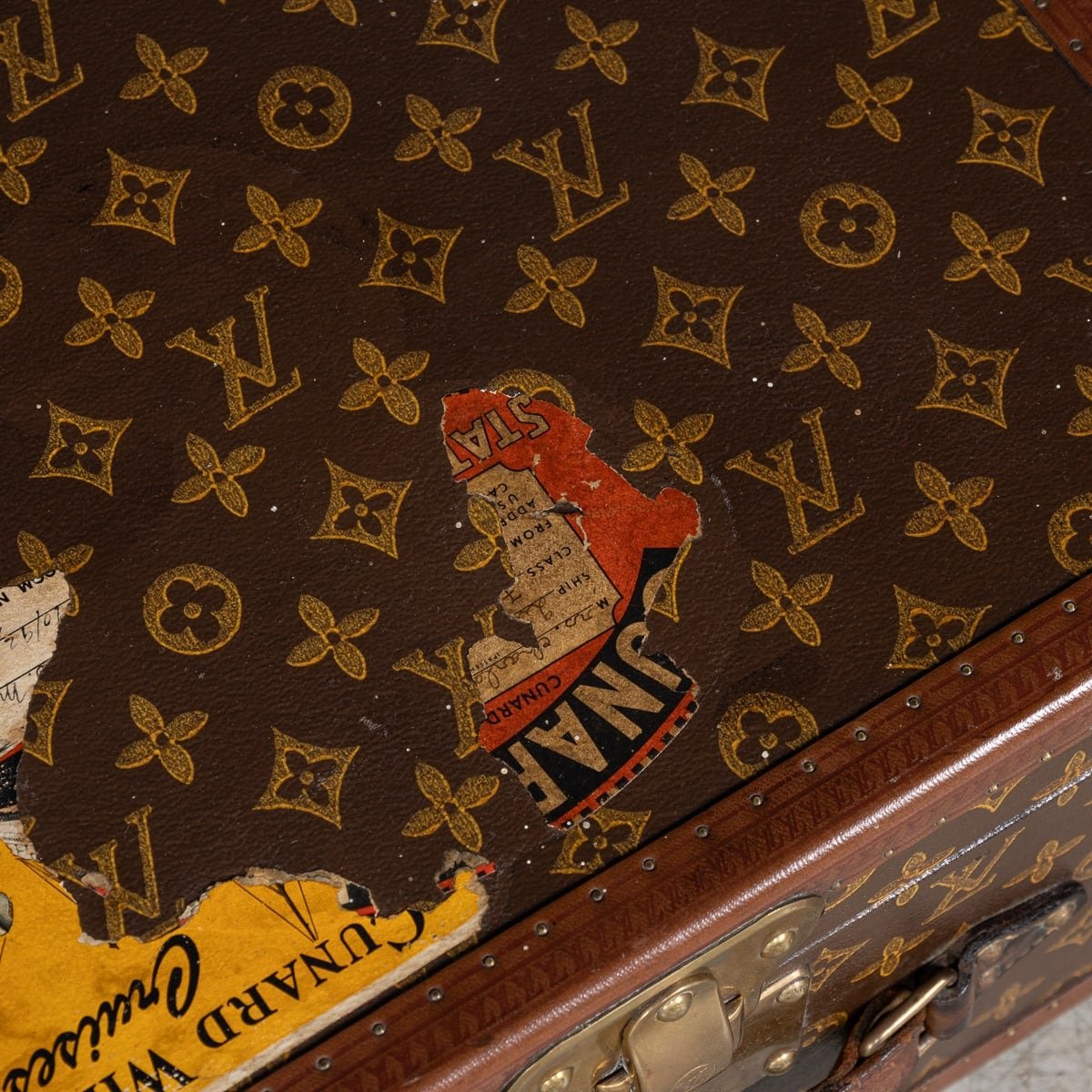 PUSHKINS.COM - B11235d - 20thC LOUIS VUITTON HAT CASE IN MONOGRAM CANVAS, CONVERTED INTO A HUMIDOR c.1950 - 22.jpg