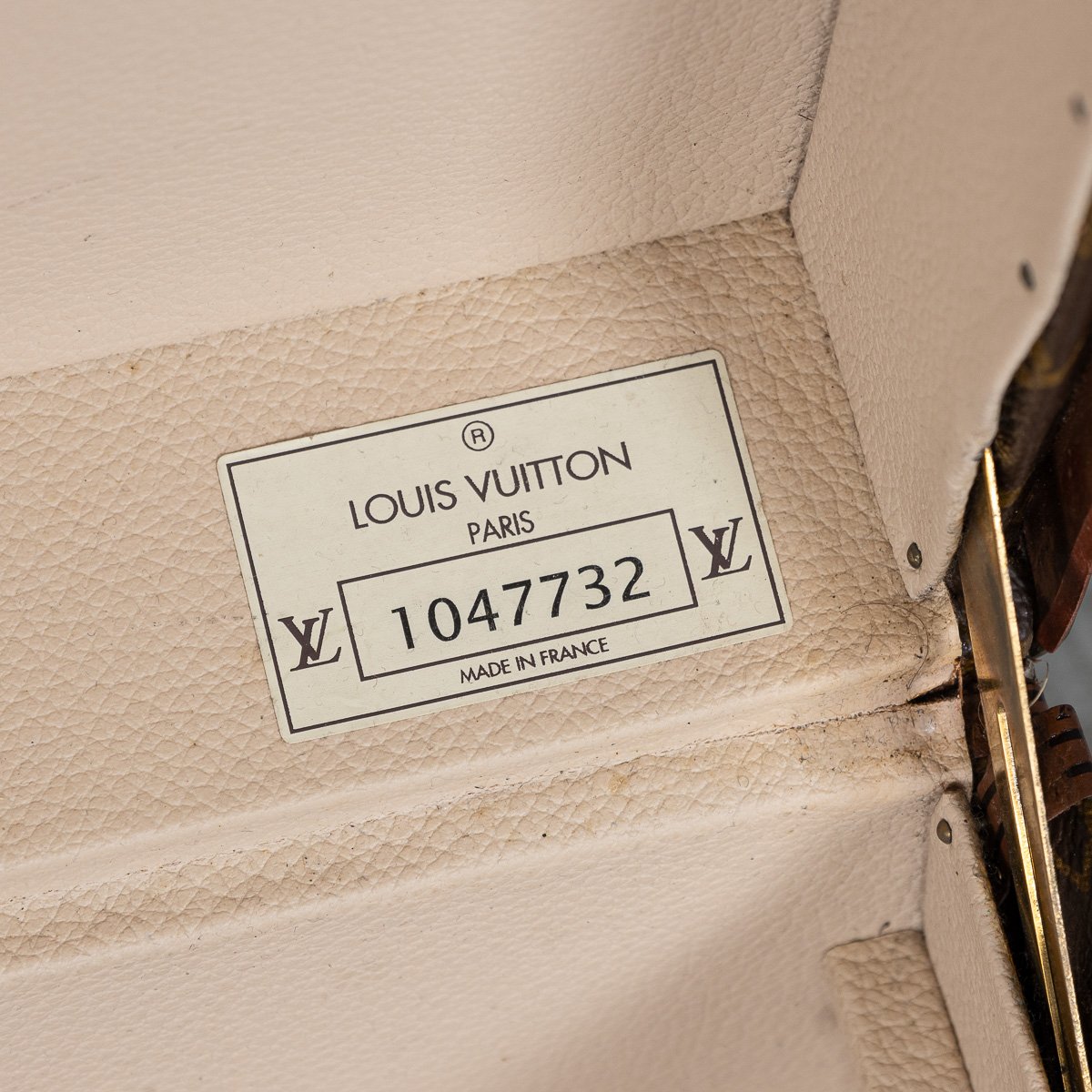 PUSHKINS.COM - B11399 - 20thC LOUIS VUITTON SUITCASE IN MONOGRAM CANVAS, FRANCE - 11.jpg