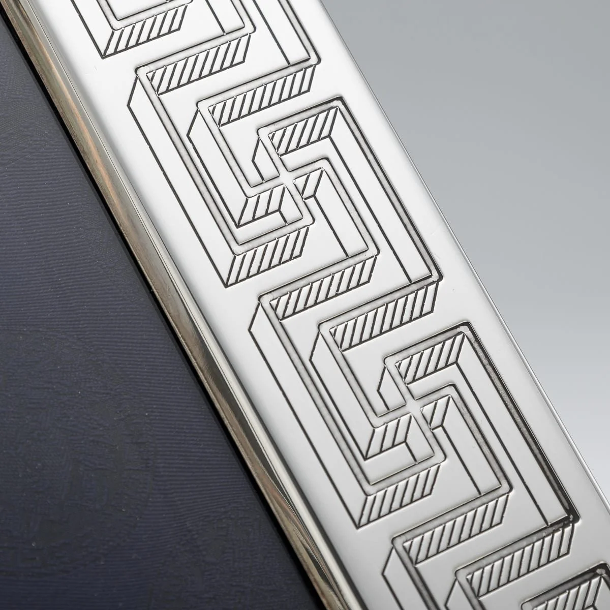 PUSHKINS.COM - J12206 - VINTAGE 20thC ITALIAN SOLID SILVER & GOLD PLATED GIANNI VERSACE PICTURE FRAME - 09.jpg