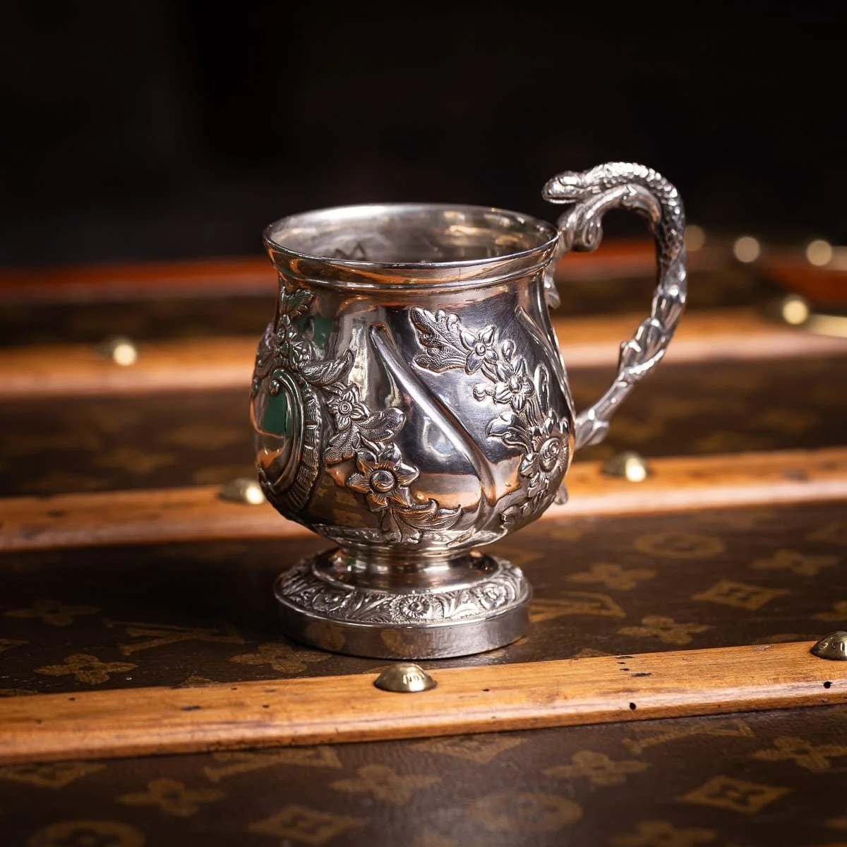 PUSHKINS.COM - A00170 - ANTIQUE 19thC INDIAN COLONIAL SOLID SILVER CHRISTENING MUG c.1860 - 03.jpg