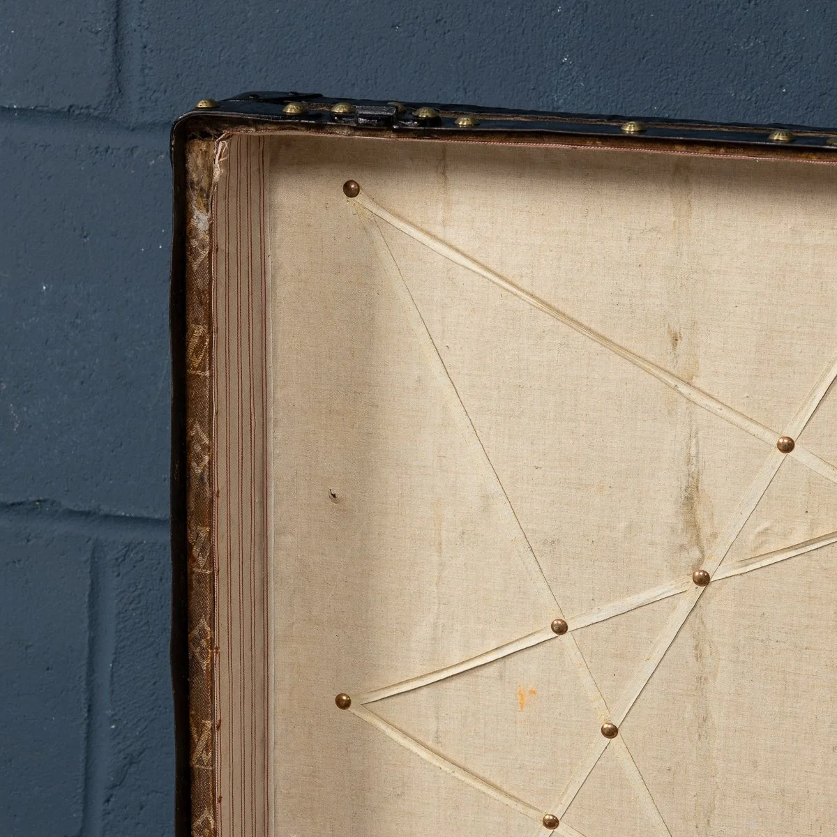 PUSHKINS.COM - B11503w - ANTIQUE 20thC LOUIS VUITTON HAT TRUNK IN WOVEN CANVAS, FRANCE c.1890 - 19.jpg
