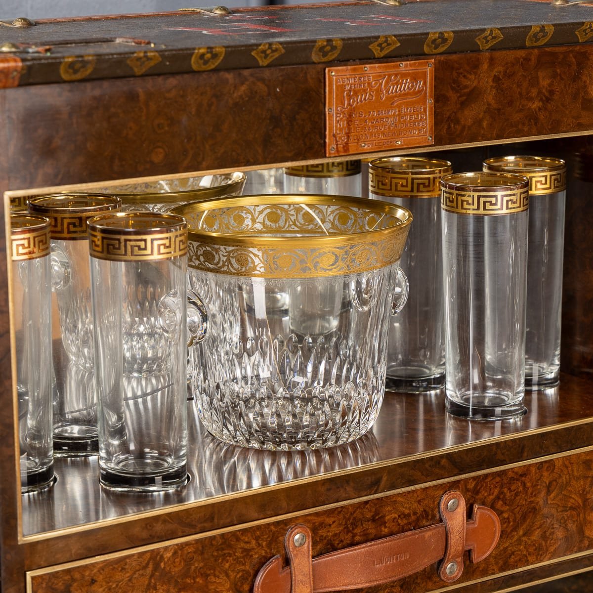 PUSHKINS.COM - D11876 - ANTIQUE 20thC LOUIS VUITTON TRUNK IN MONOGRAM CANVAS WITH BUILT IN BAR & HUMIDOR - 34.jpg