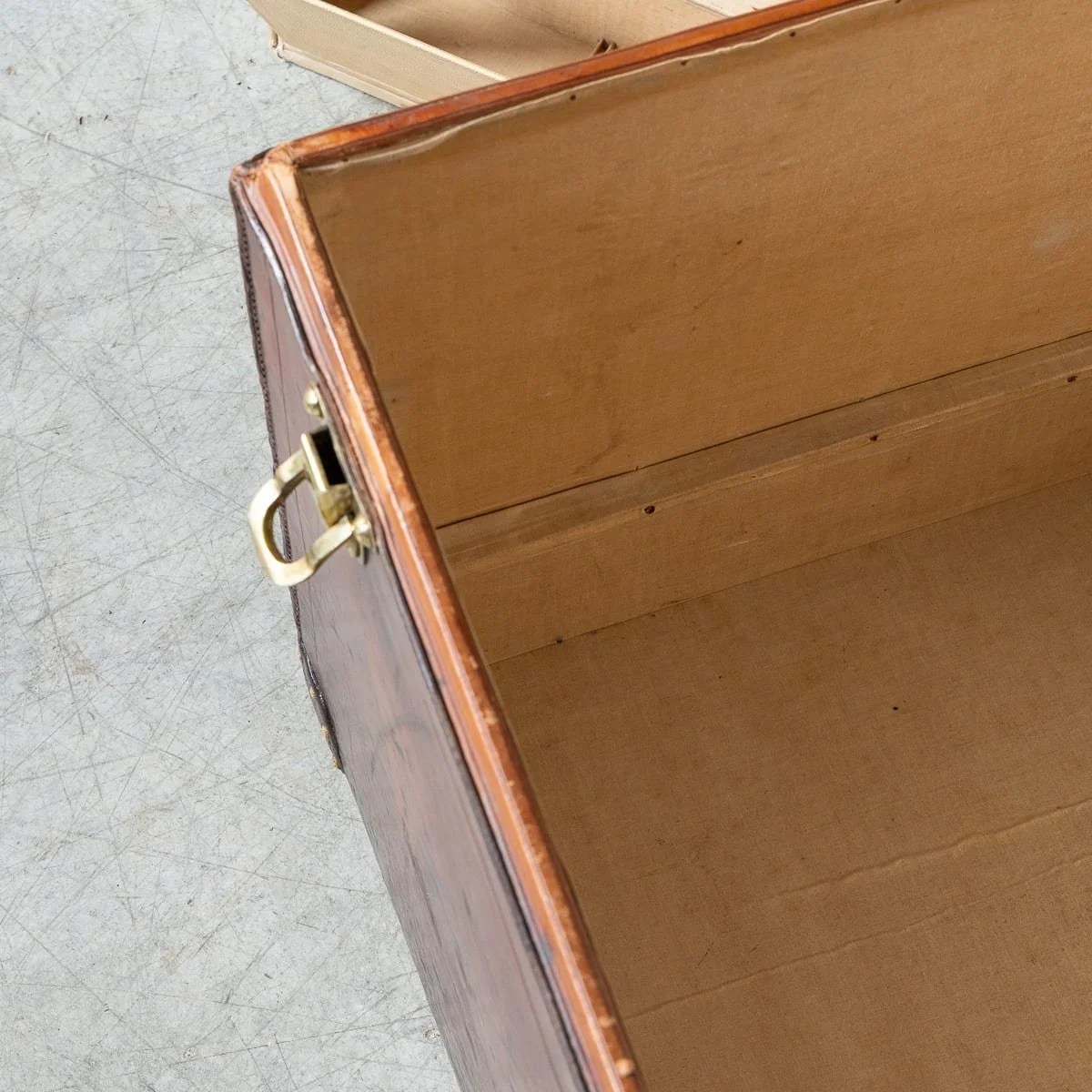 PUSHKINS.COM - B12015i - ANTIQUE 20thC LOUIS VUITTON COURIER TRUNK IN NATURAL COW HIDE, FRANCE c.1900 - 24.jpg