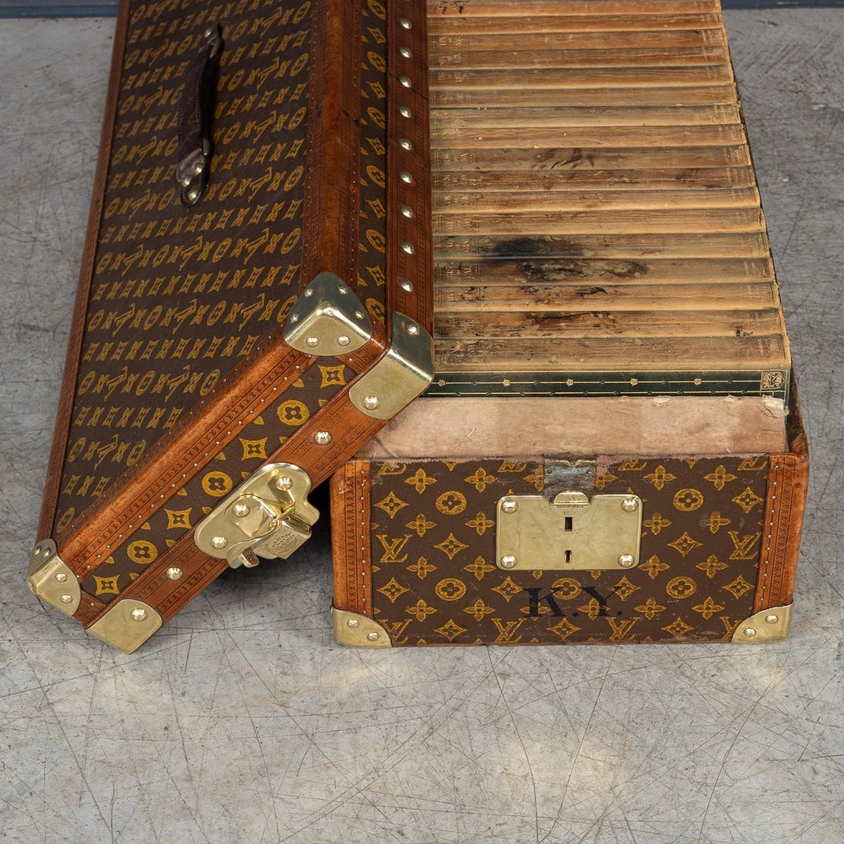 PUSHKINS.COM - B11237wd - 20thC LOUIS VUITTON ENCYCLOPEDIA BRITANNICA TRUNK IN MONOGRAM CANVAS c.1911 - 12.jpg