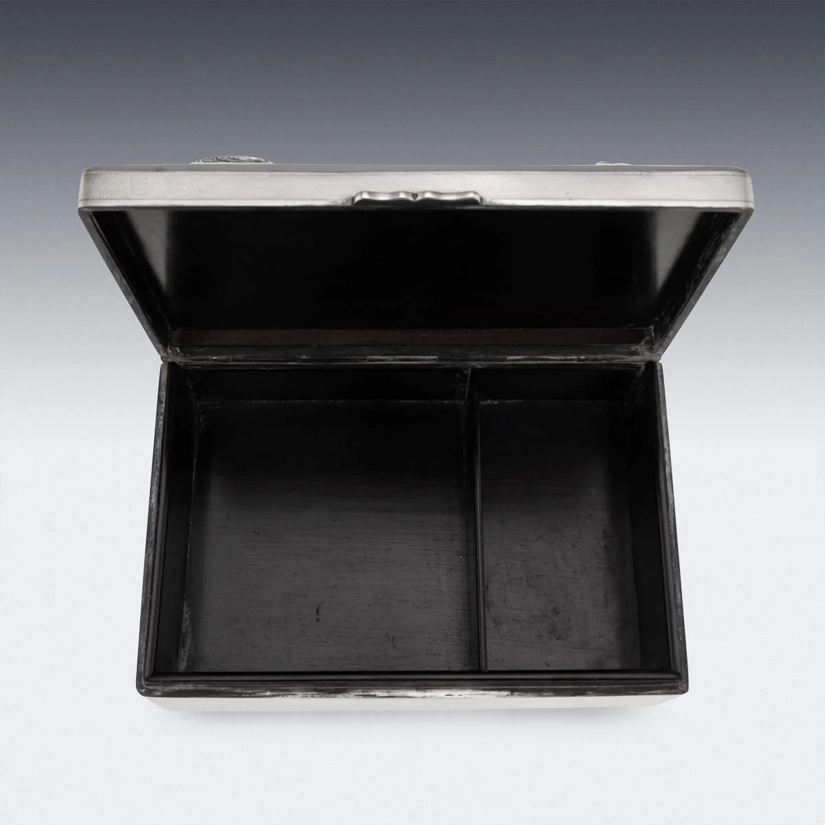 PUSHKINS.COM - J11738 - ANTIQUE 20thC JAPANESE MEIJI PERIOD SOLID SILVER DRAGON CIGAR HUMIDOR BOX c.1900 - 11.jpg