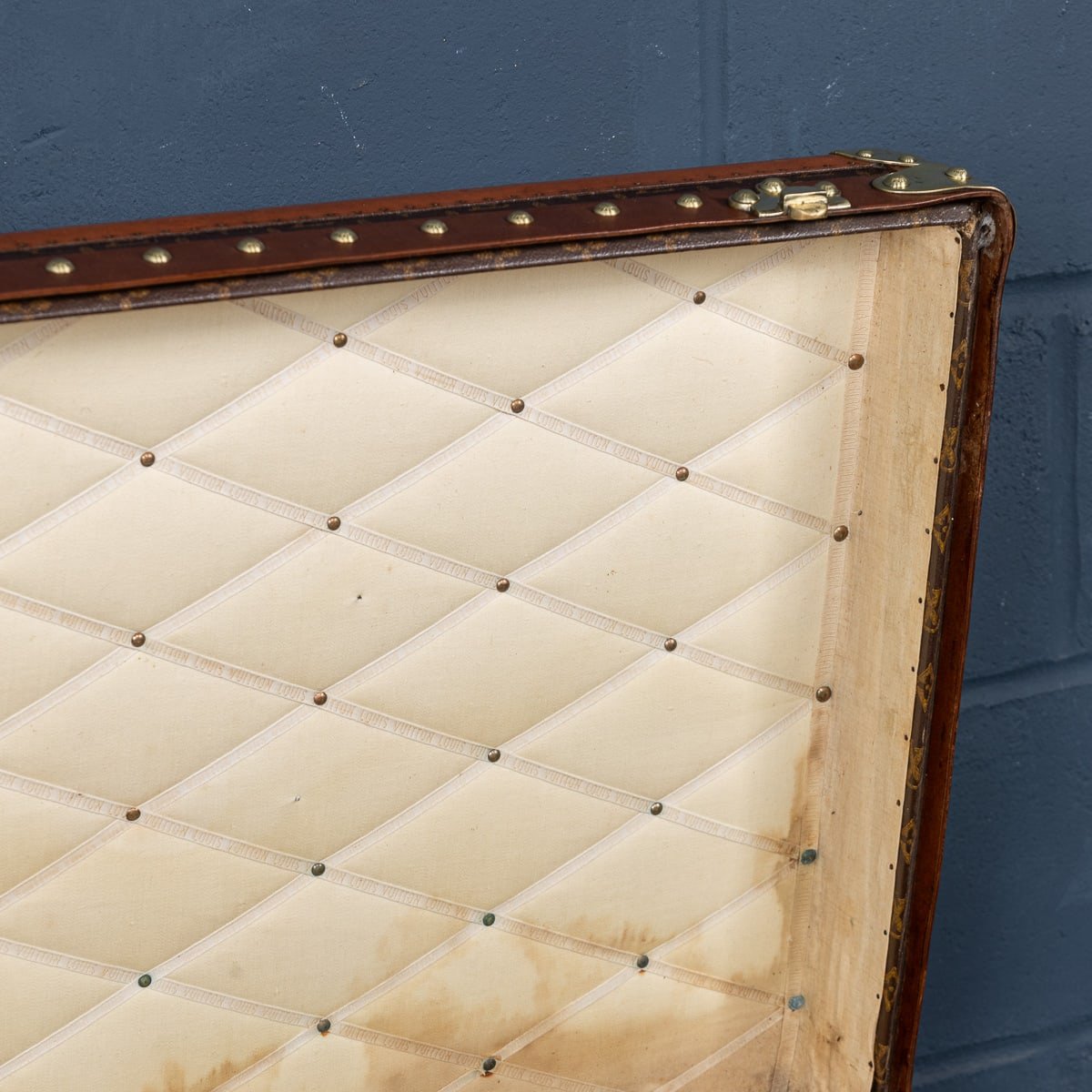 PUSHKINS.COM - B11270 - 20thC LOUIS VUITTON CABIN TRUNK IN MONOGRAM CANVAS, FRANCE c.1930 - 18.jpg