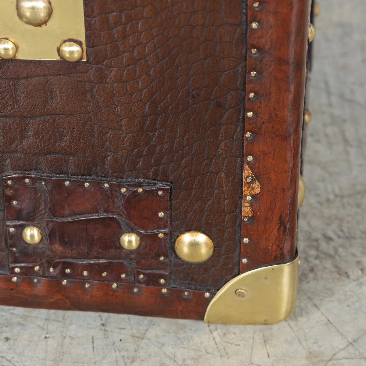PUSHKINS.COM - B11411d - 20thC PAIR OF LEATHER CLAD ENGLISH ARMY : NAVY STYLE TRUNKS - 27.jpg