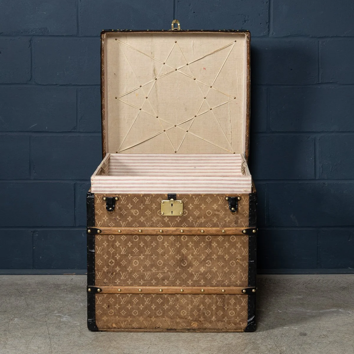 PUSHKINS.COM - B11503w - ANTIQUE 20thC LOUIS VUITTON HAT TRUNK IN WOVEN CANVAS, FRANCE c.1890 - 10.jpg