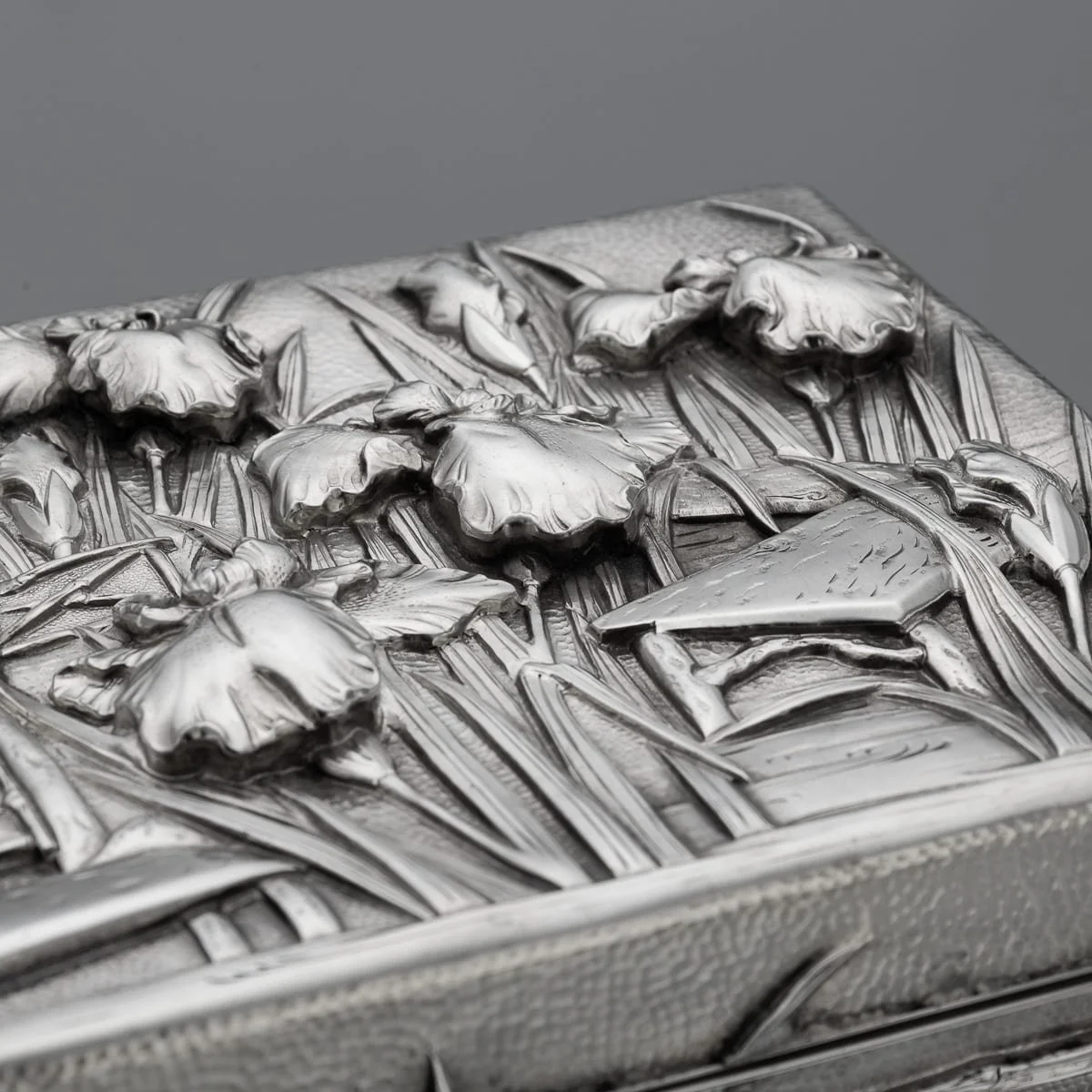PUSHKINS.COM - A00102 - ANTIQUE 20thC JAPANESE MEIJI SOLID SILVER IRIS FLOWER CIGAR BOX, ZUAN c.1900 - 20.jpg