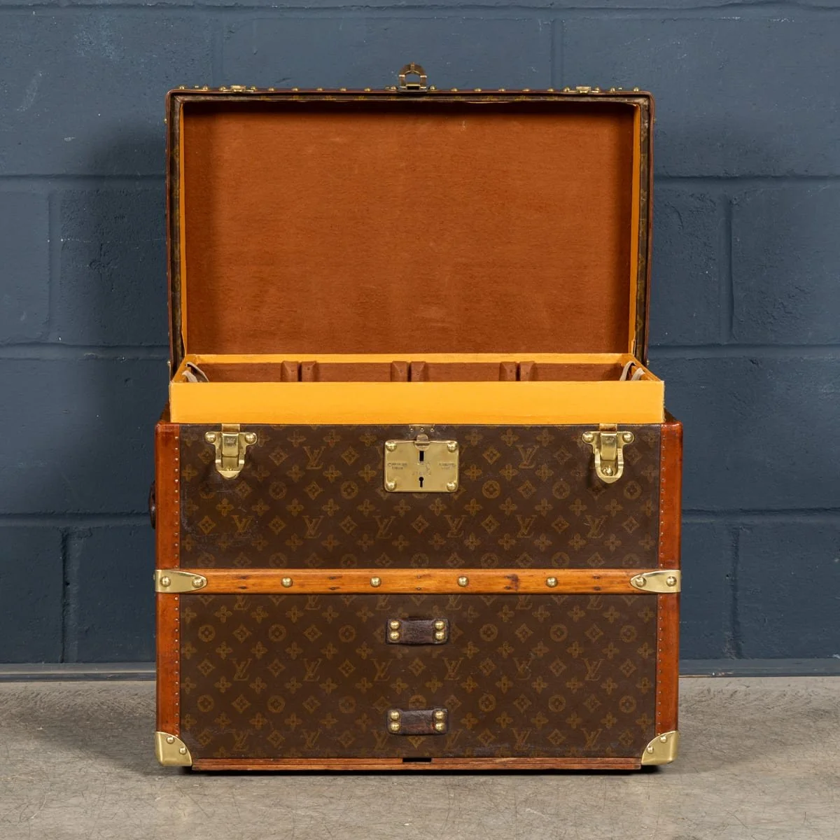 PUSHKINS.COM - B12252w - ANTIQUE 20thC LOUIS VUITTON SHOE TRUNK IN MONOGRAM CANVAS, FRANCE c.1920 - 11.jpg