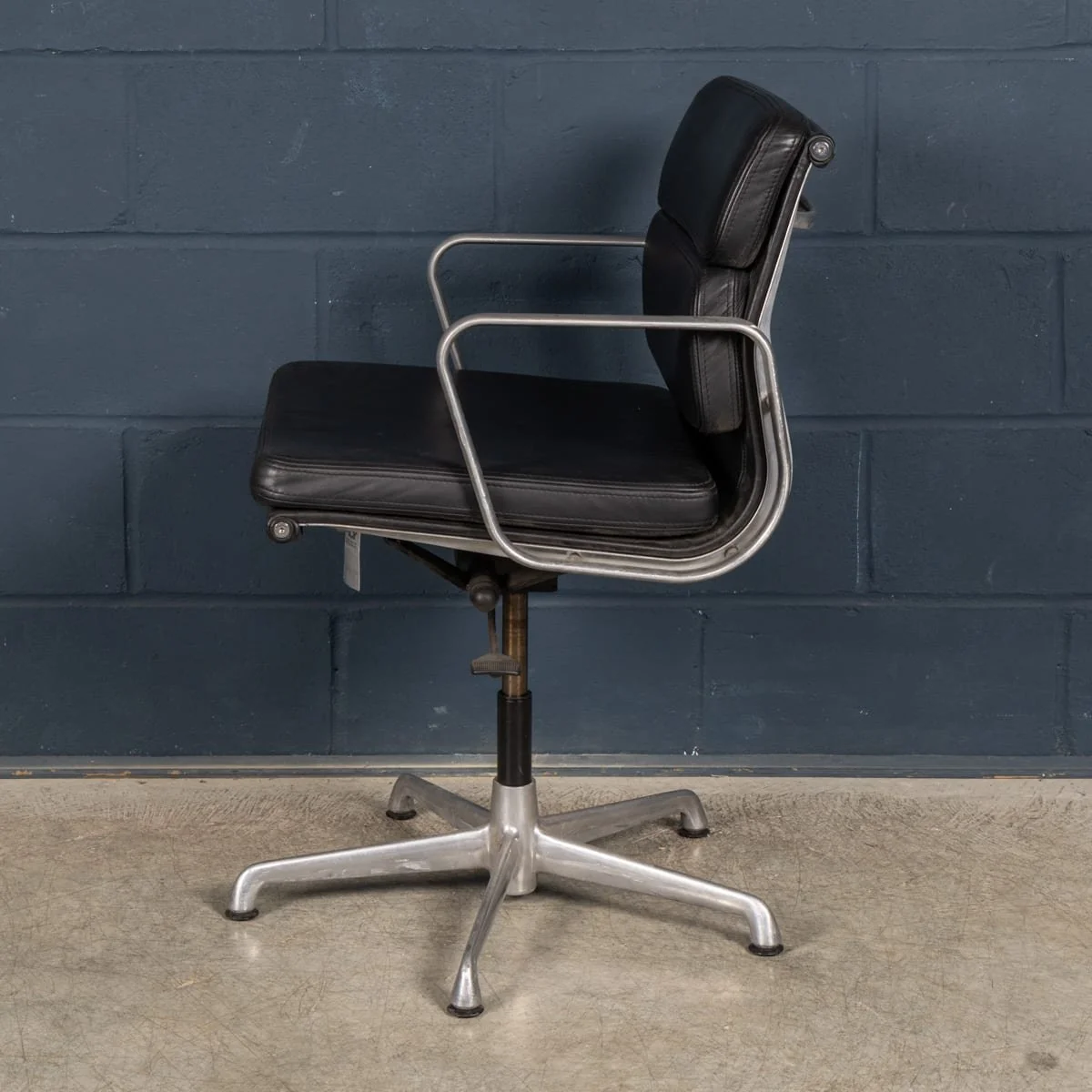 PUSHKINS.COM - B12276d - VINTAGE 20thC EA217 CHAIR IN BLACK LEATHER BY CHARLES & RAY EAMES FOR ICF - 05.jpg