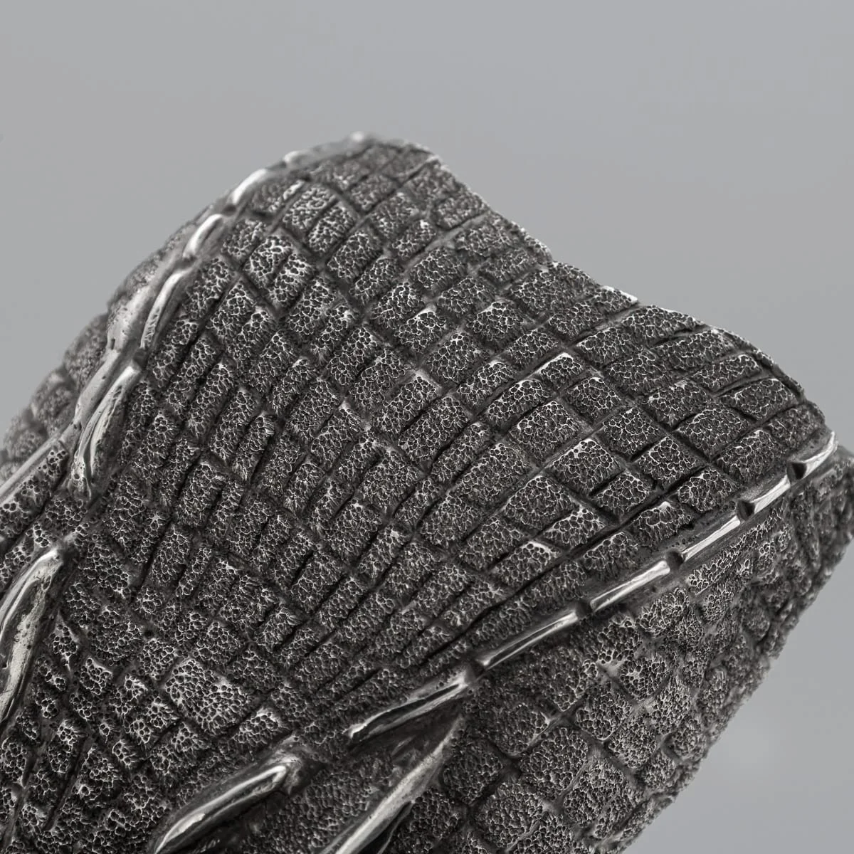 PUSHKINS.COM - J12211 - VINTAGE 20thC ITALIAN SOLID SILVER NOVELTY CROCODILE BELT BUCKLE, AREZZO - 09.jpg