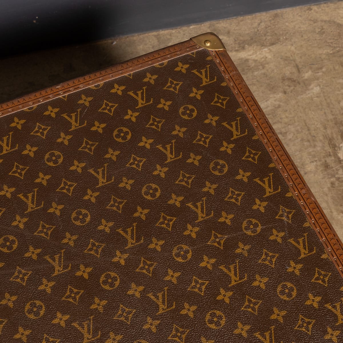PUSHKINS.COM - Z12138 - VINTAGE 20thC LOUIS VUITTON SUITCASE IN MONOGRAM CANVAS, FRANCE - 30.jpg