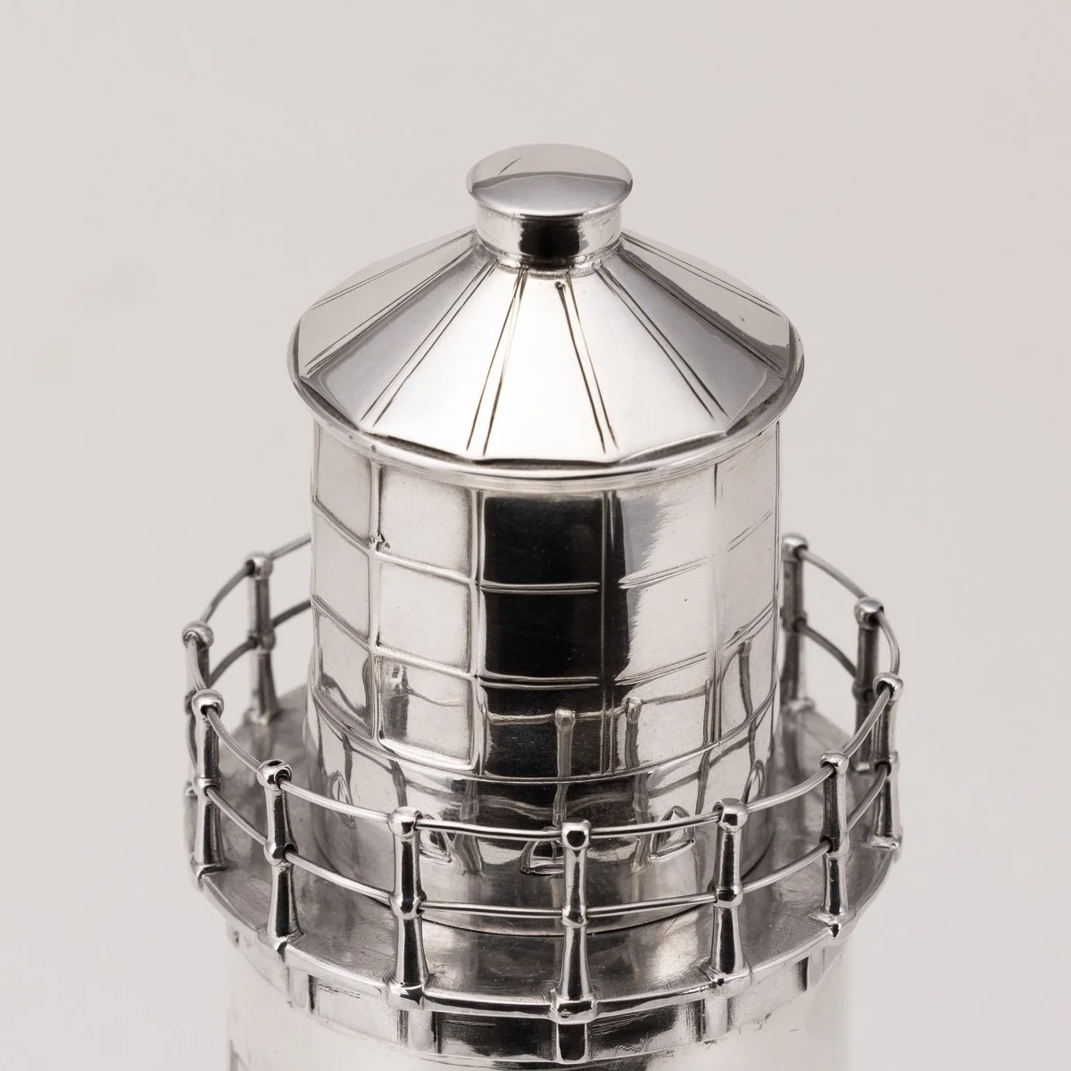 PUSHKINS.COM - Z12152 - ANTIQUE 20thC NOVELTY SOLID SILVER LIGHTHOUSE TABLE LIGHTER, BIRMINGHAM c.1930 - 13.jpg
