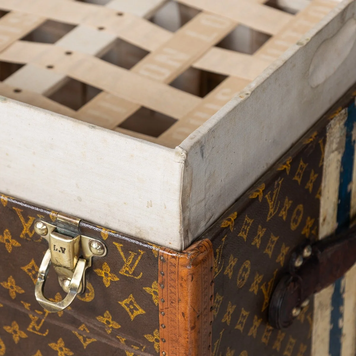 PUSHKIN'S - ANTIQUE 20thC LOUIS VUITTON HAT TRUNK IN MONOGRAM CANVAS, PARIS c.1920 - 23.jpg